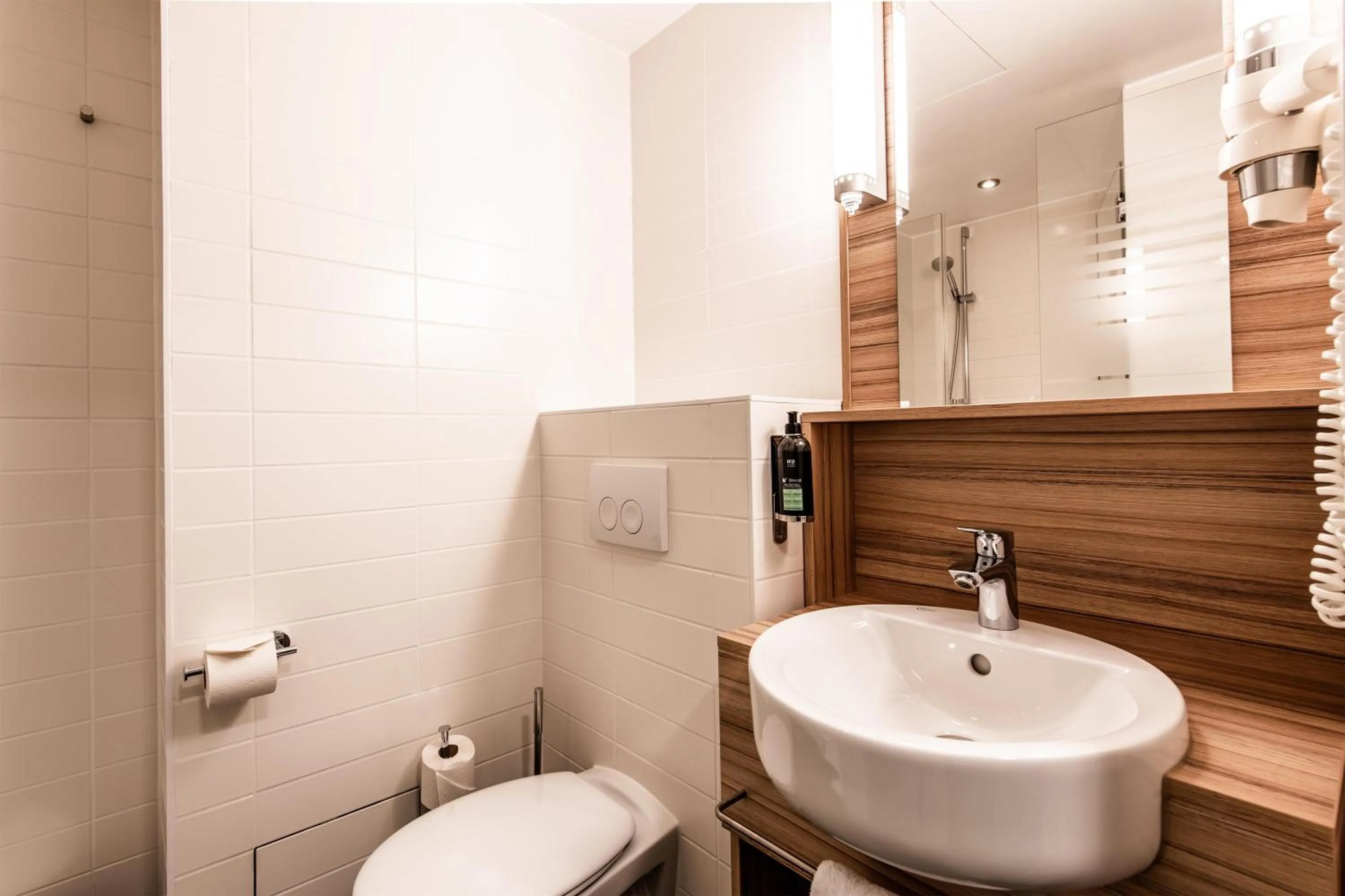 Standard Twin Room in Premier Inn Hannover City University