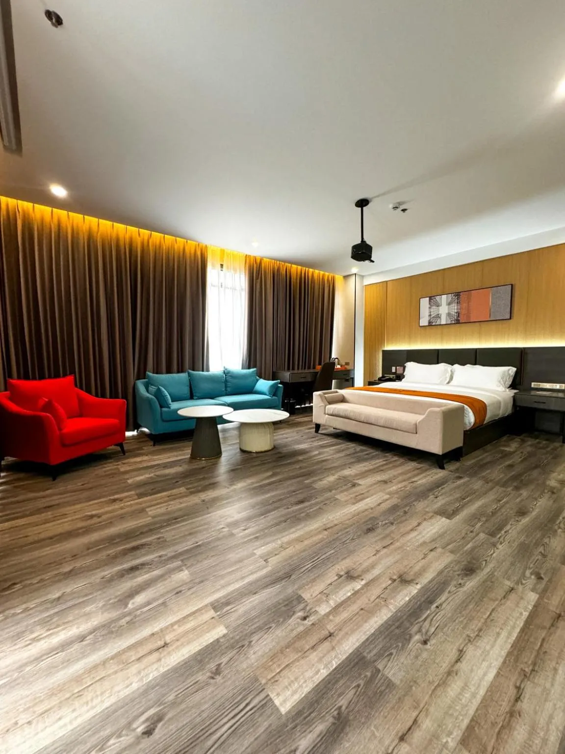 Deluxe King Suite in Venus Royale Hotel