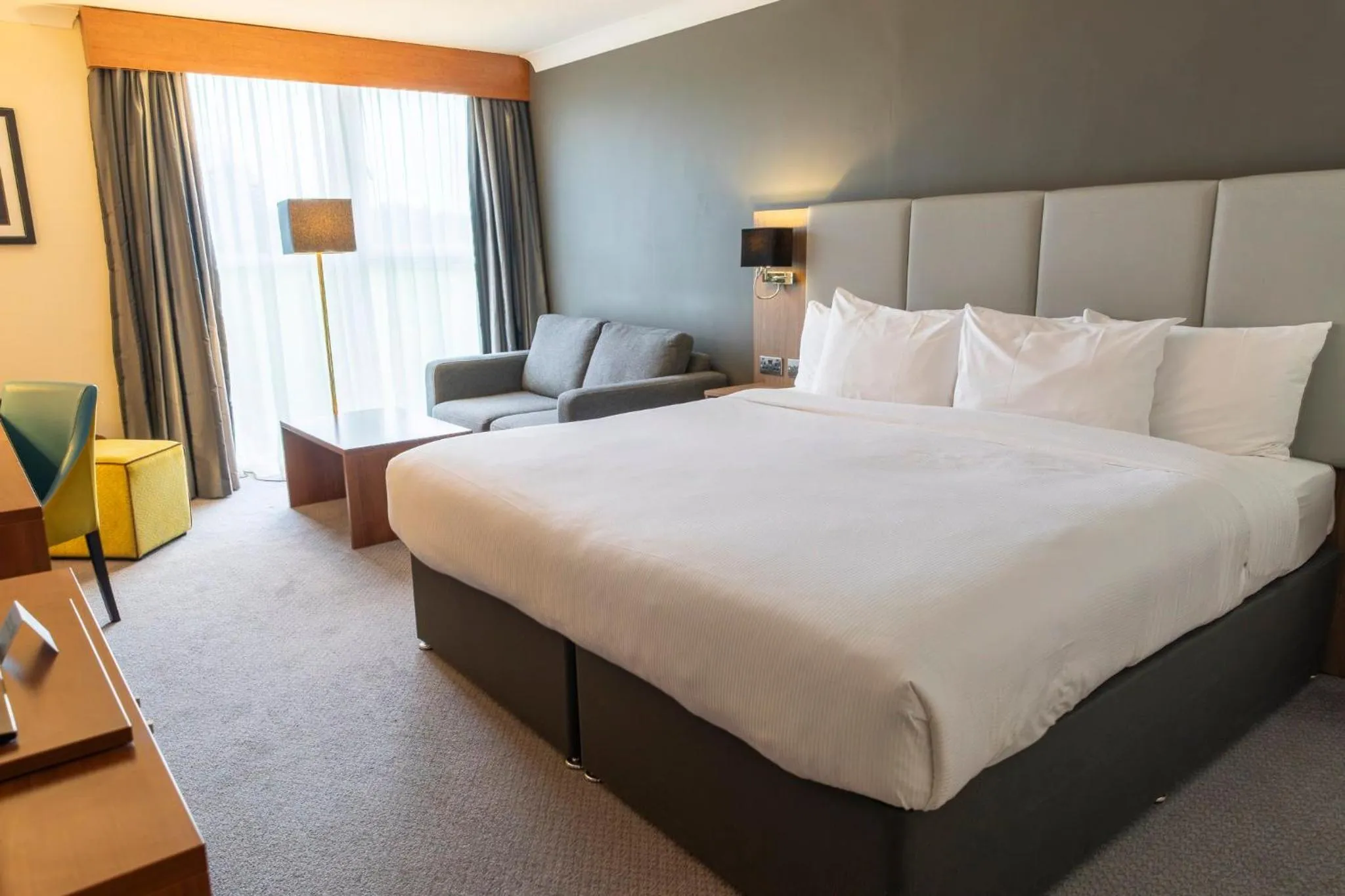 Standard King Room with Sofa Bed in Holiday Inn Newcastle Gosforth Park by IHG