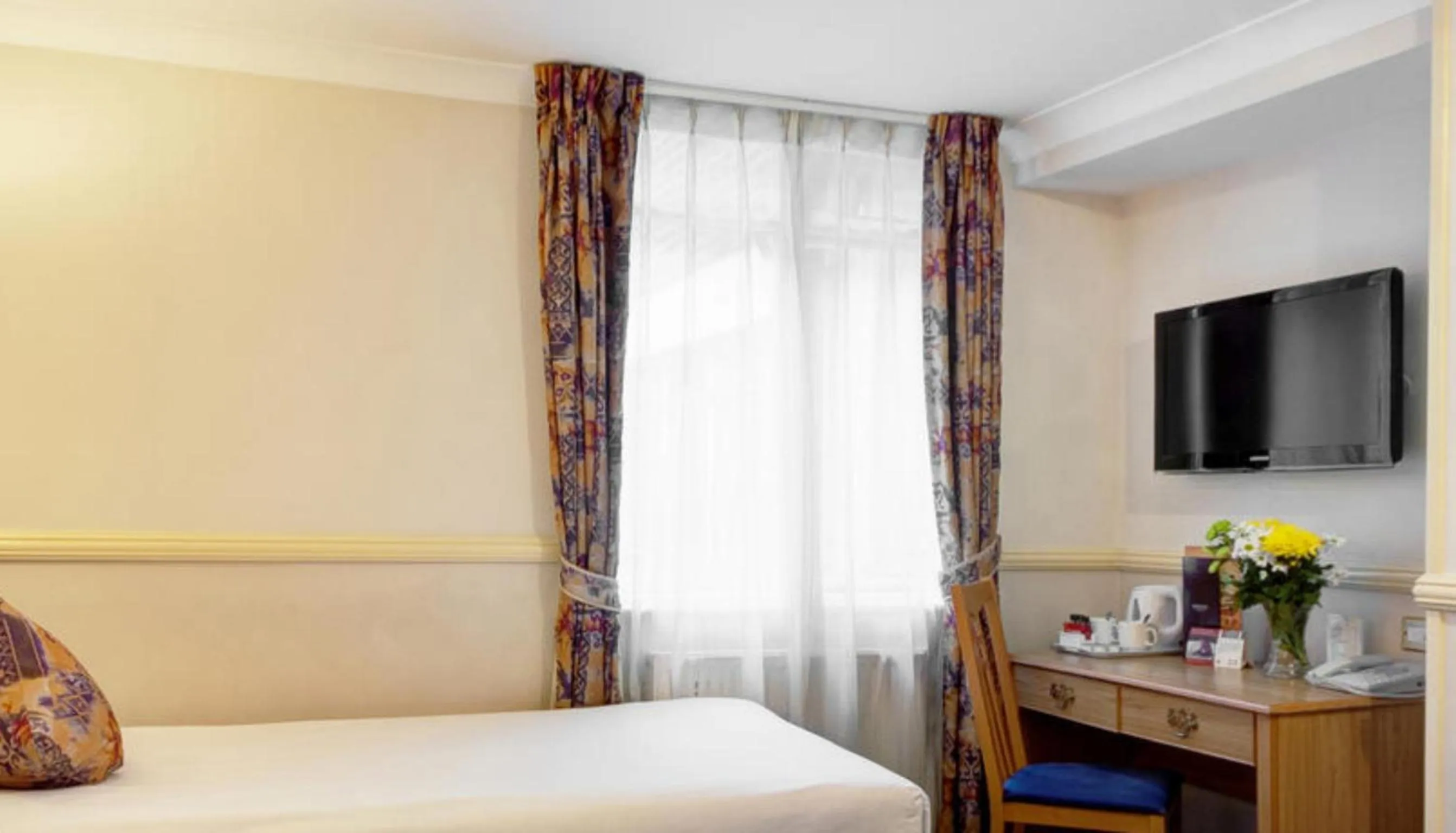 Classic Single Room in Berjaya Eden Park London Hotel
