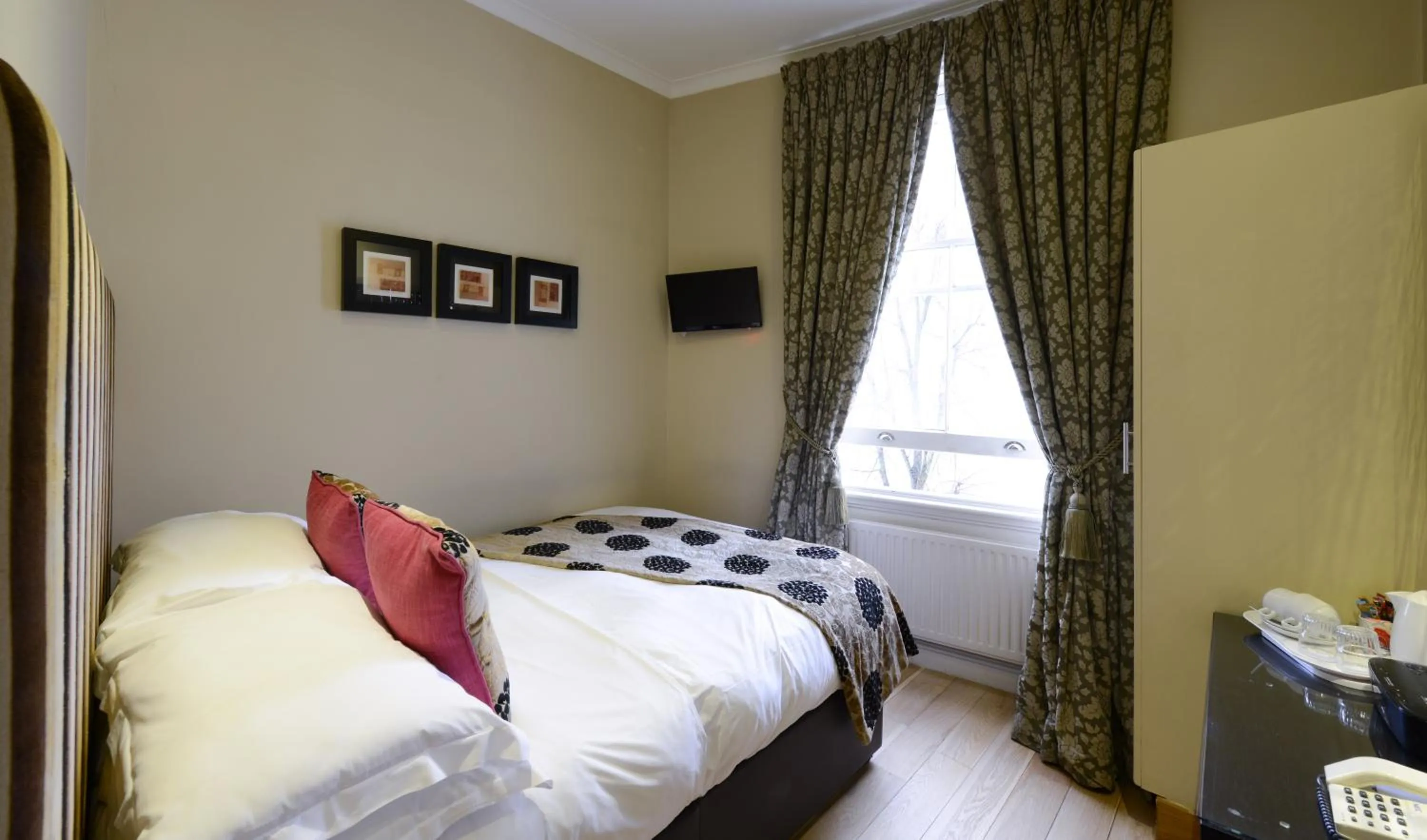 Standard Double Room in New Linden Hotel