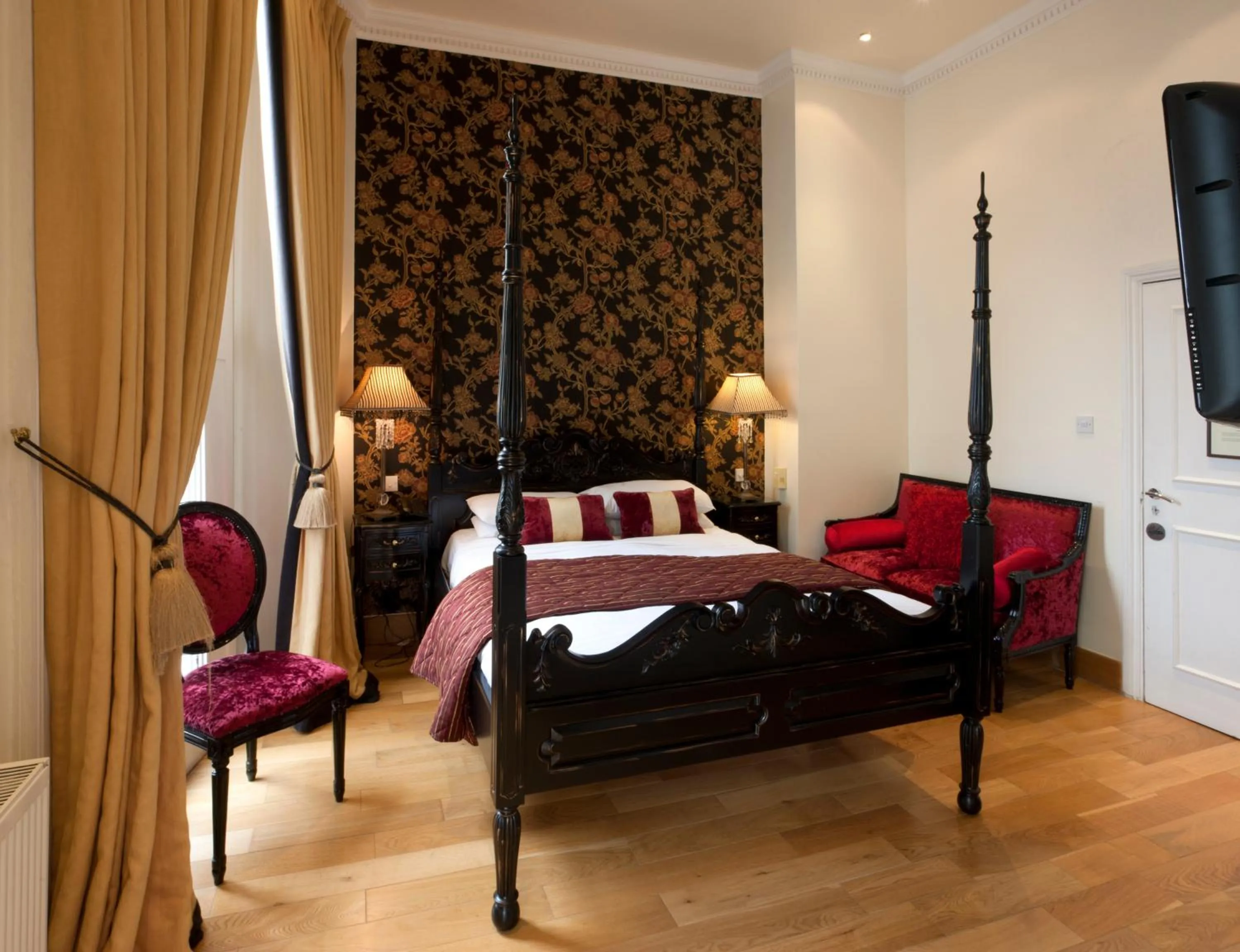 Suite with Balcony in New Linden Hotel