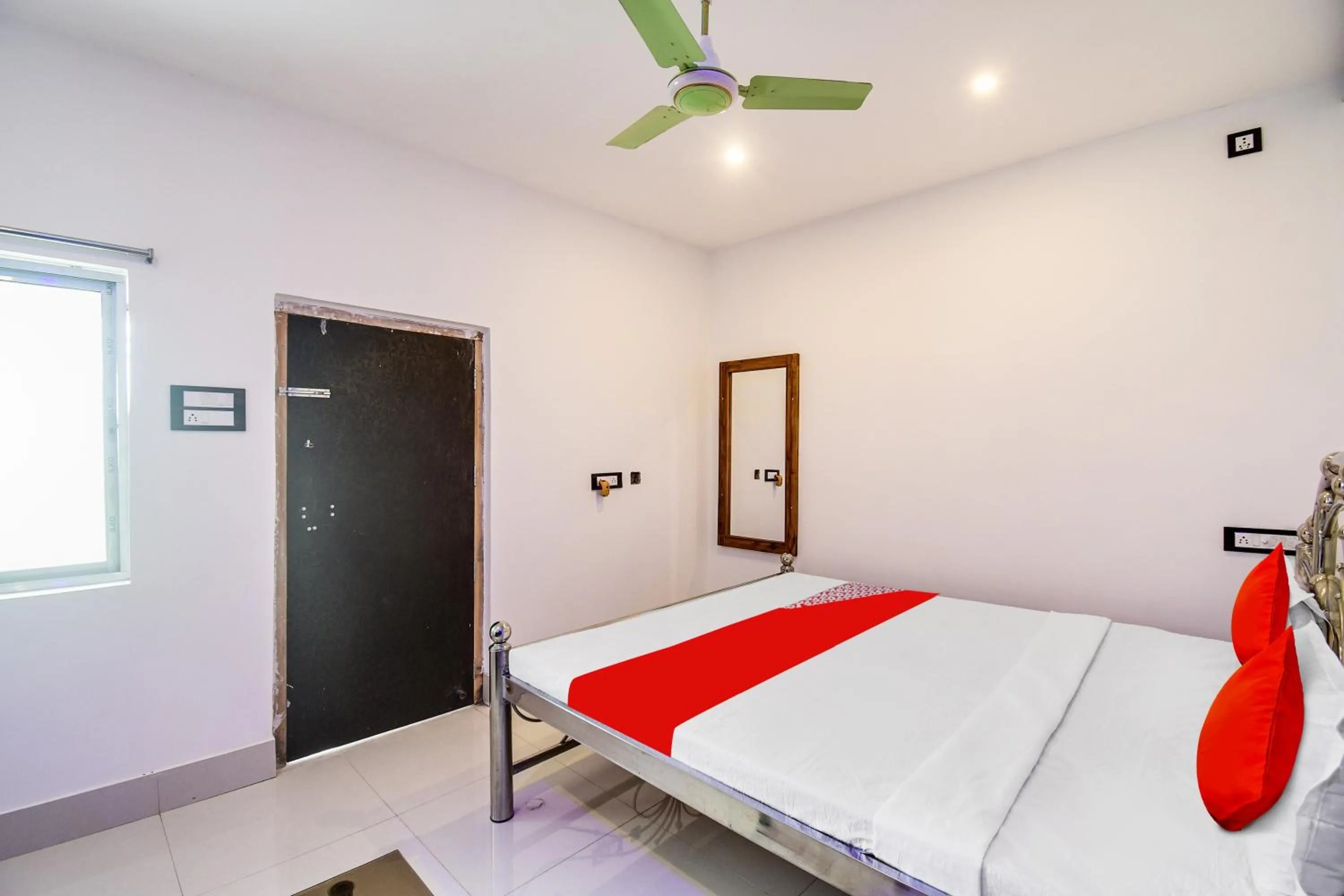 Classic Triple Room - single occupancy in Hotel O Mango Leaf Hotel & Restaurant