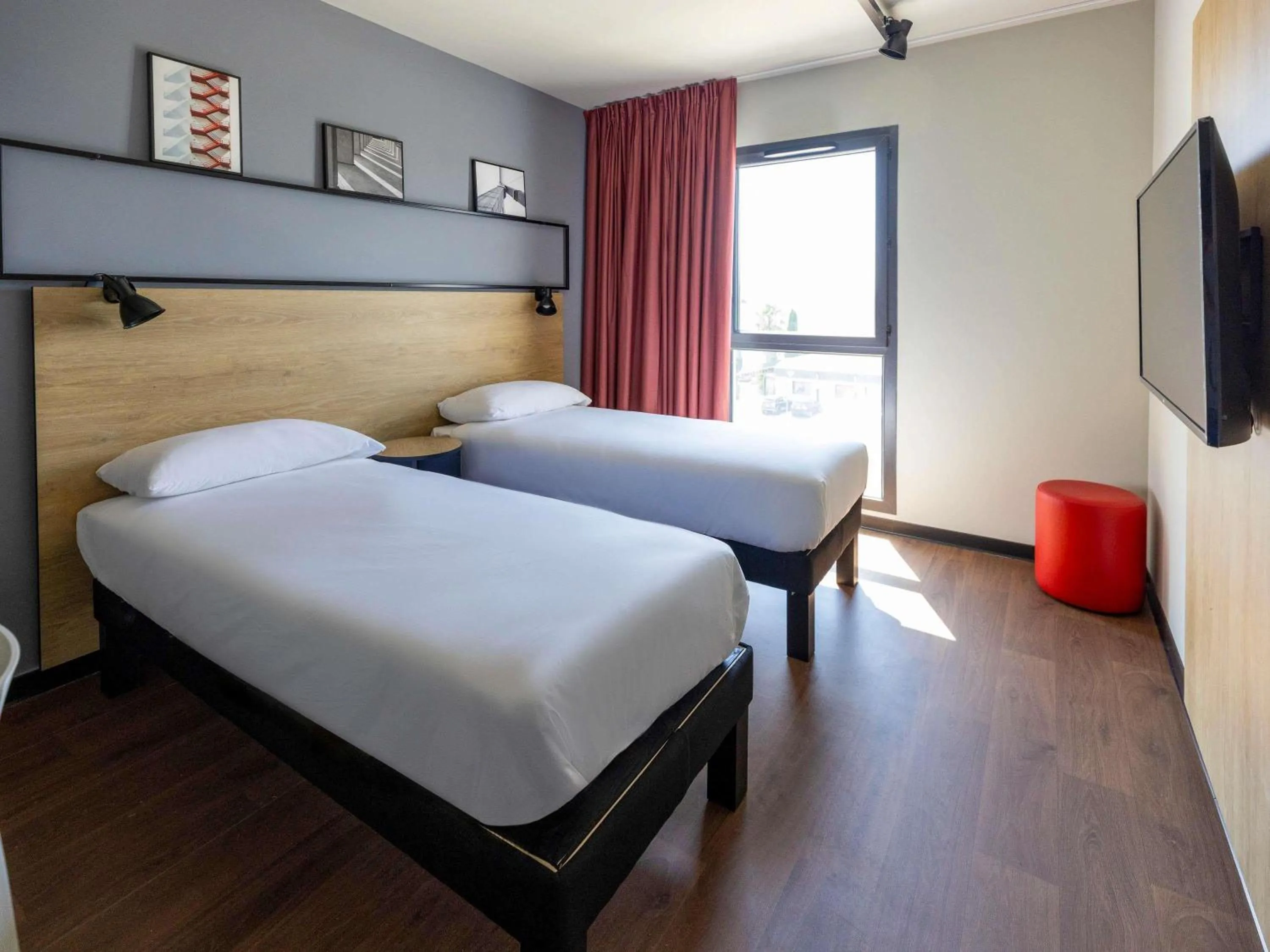 Standard Twin Room in Ibis Marseille Marignane Technopole