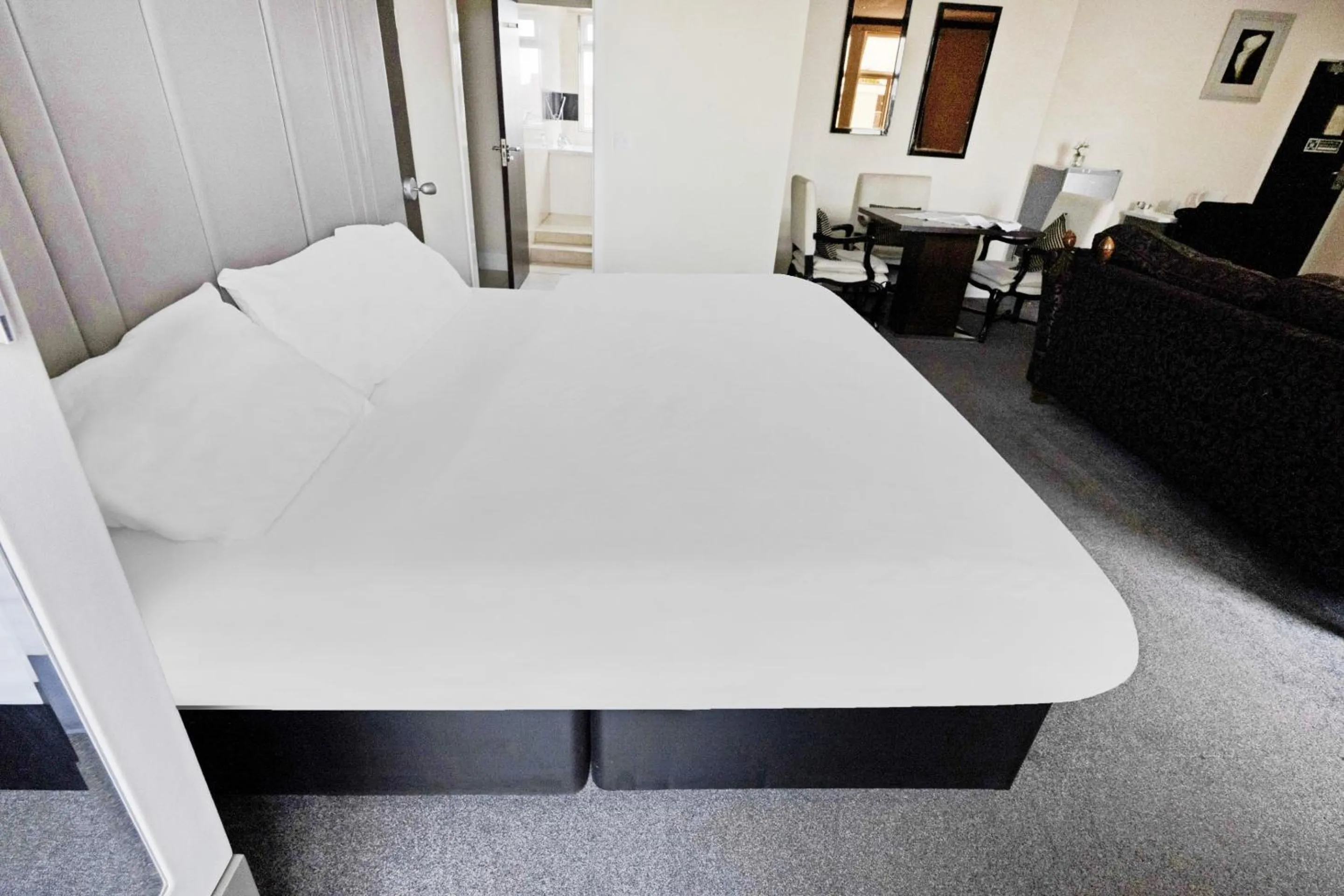 Deluxe Suite in OYO The Baltimore Hotel