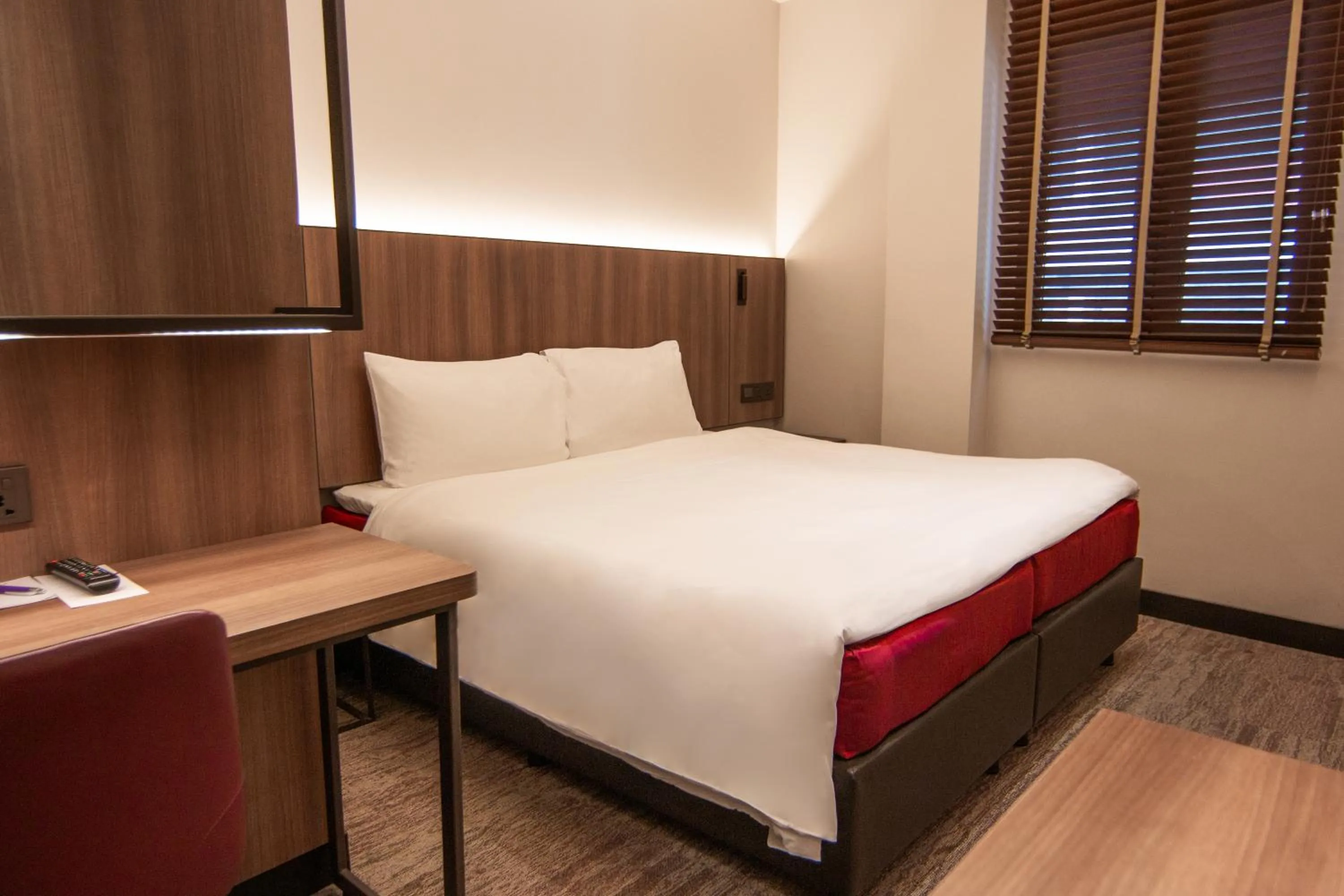 Tyrwhitt Superior Room in Aqueen Prestige Hotel Lavender