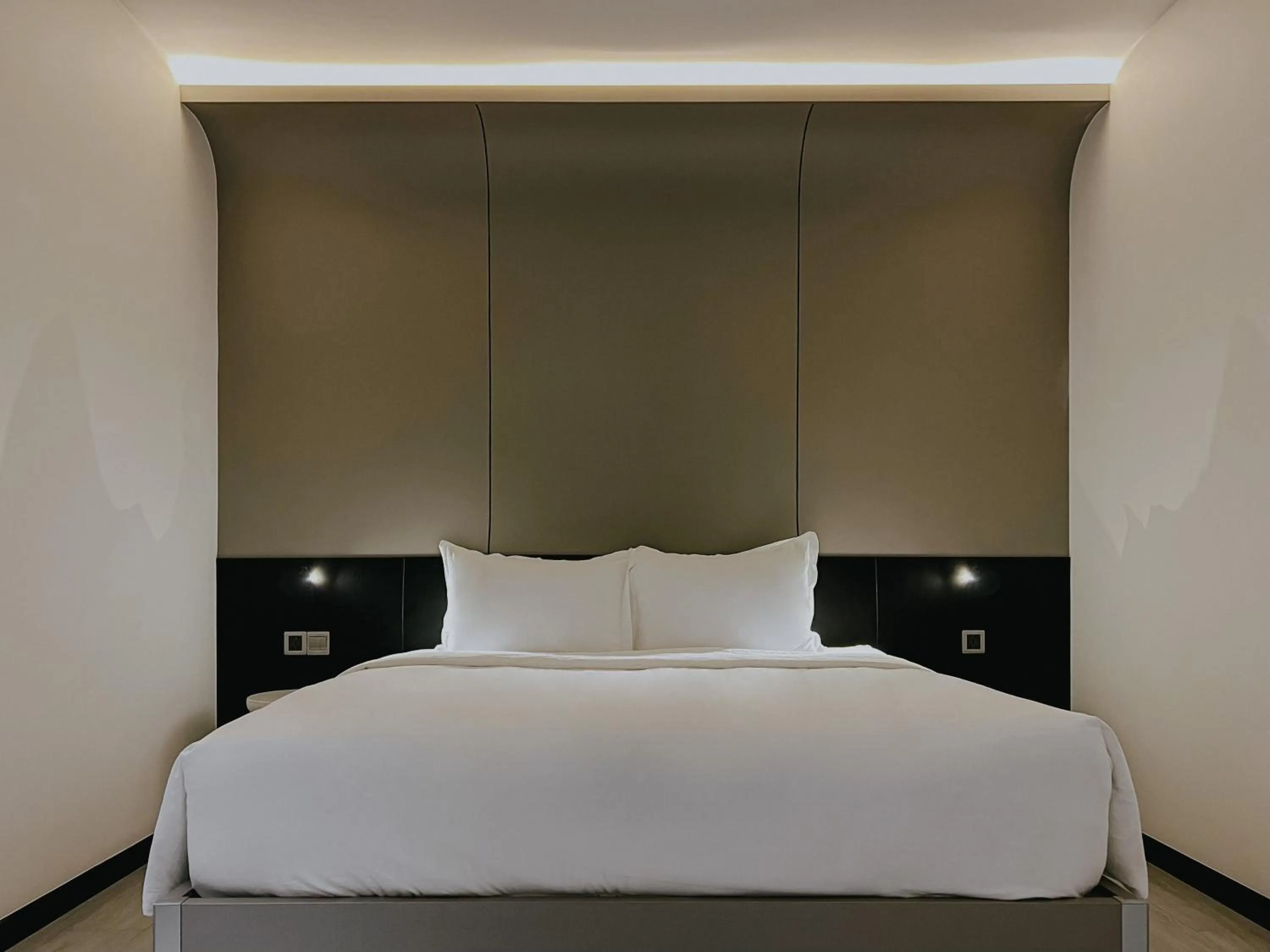 Superior King Suite in The Concept Hotel HCMC- District 1