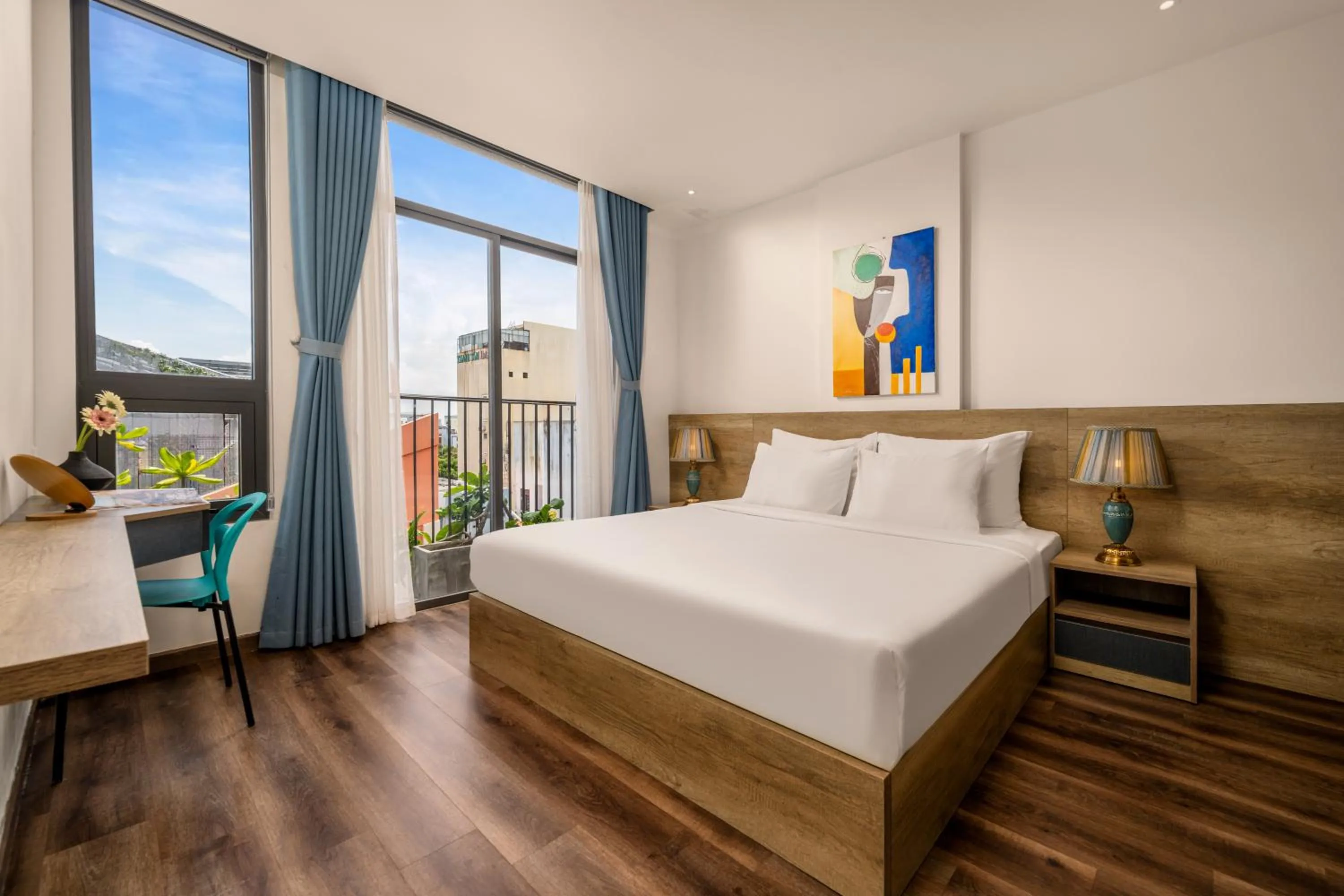 Deluxe Suite with Sea View in Lantana House Boutique Da Nang