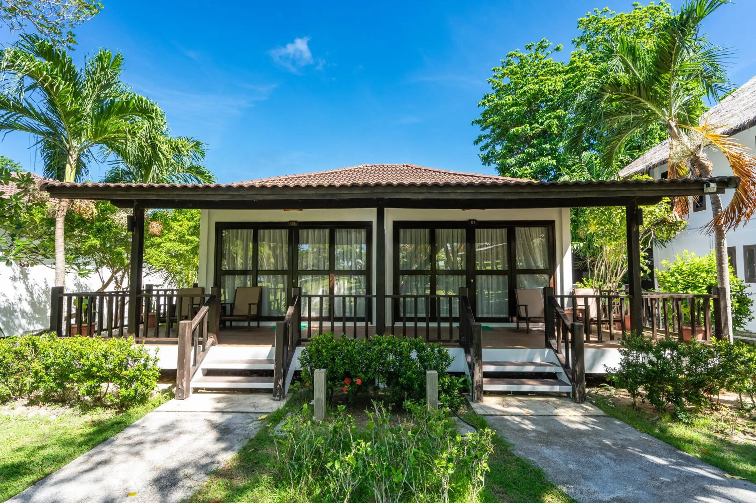 Deluxe Double or Twin Room with Lake View in Ban Raya Resort and Spa