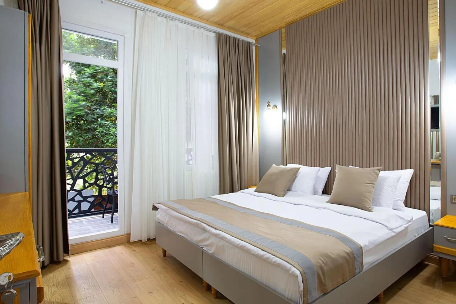 Deluxe Double Room with Balcony in Guldehan Hotel