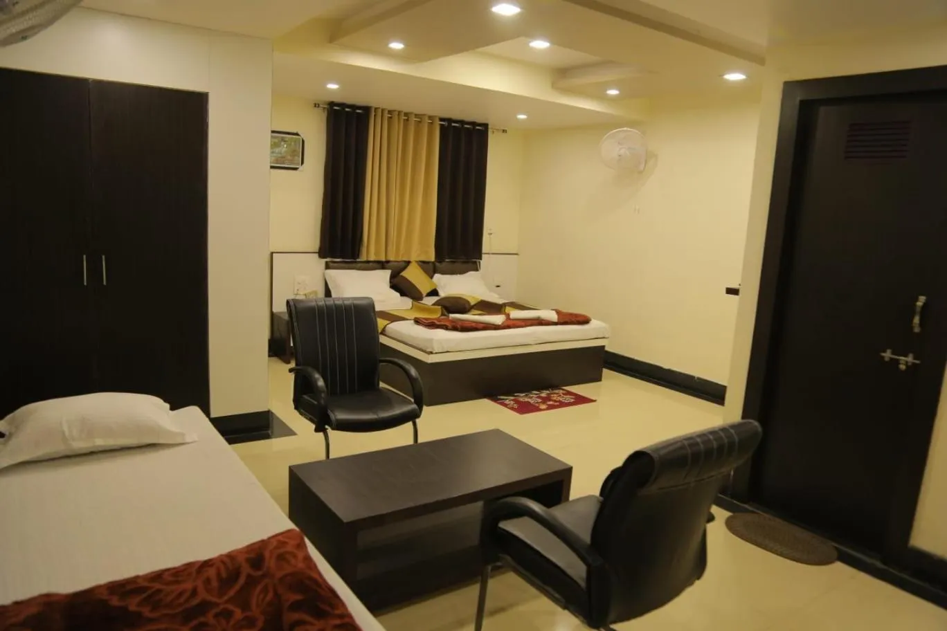 Standard Triple Room in Venus Hotel 5 Minute Walking Distance from Dargah