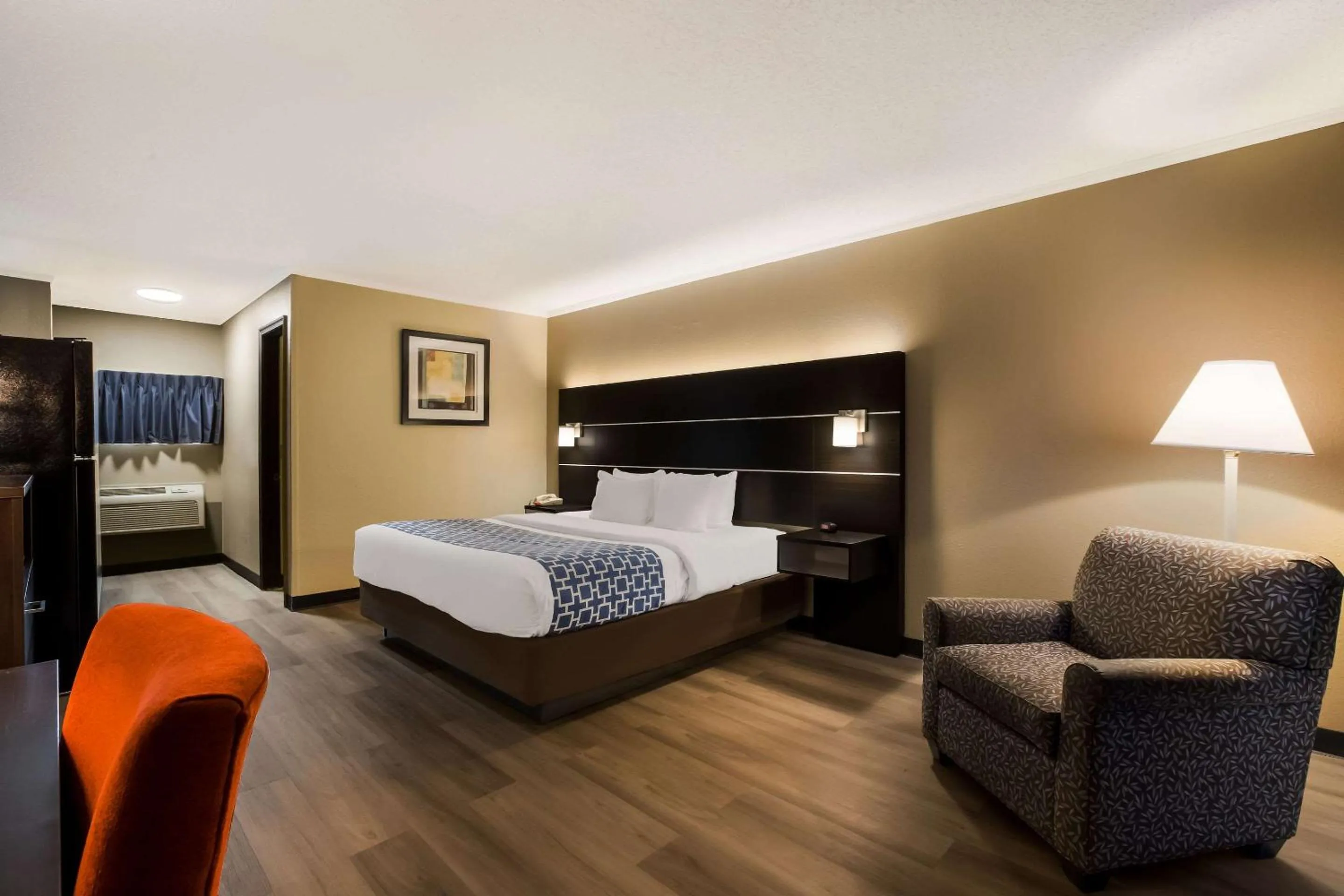 Quadruple Room - Non Smoking/Exterior Hall in Suburban Studios Millville