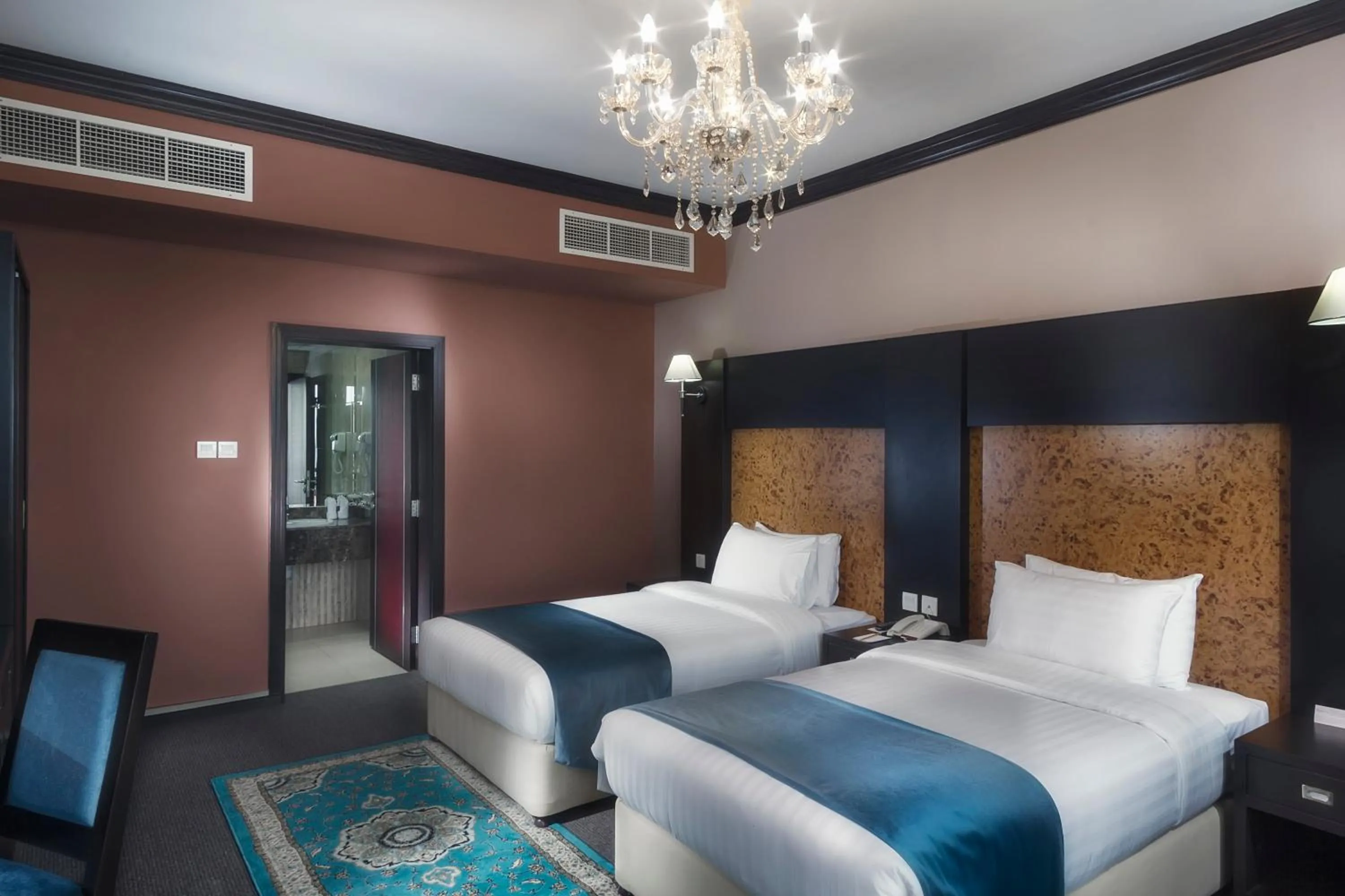 Deluxe Twin Room in Royal Phoenicia Hotel