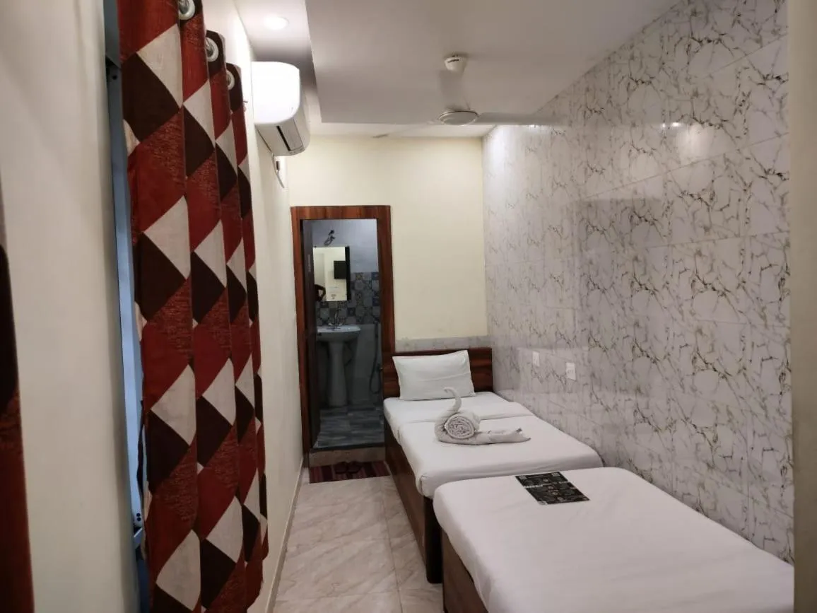 Budget Single Room - single occupancy in Hotel Holiday Express