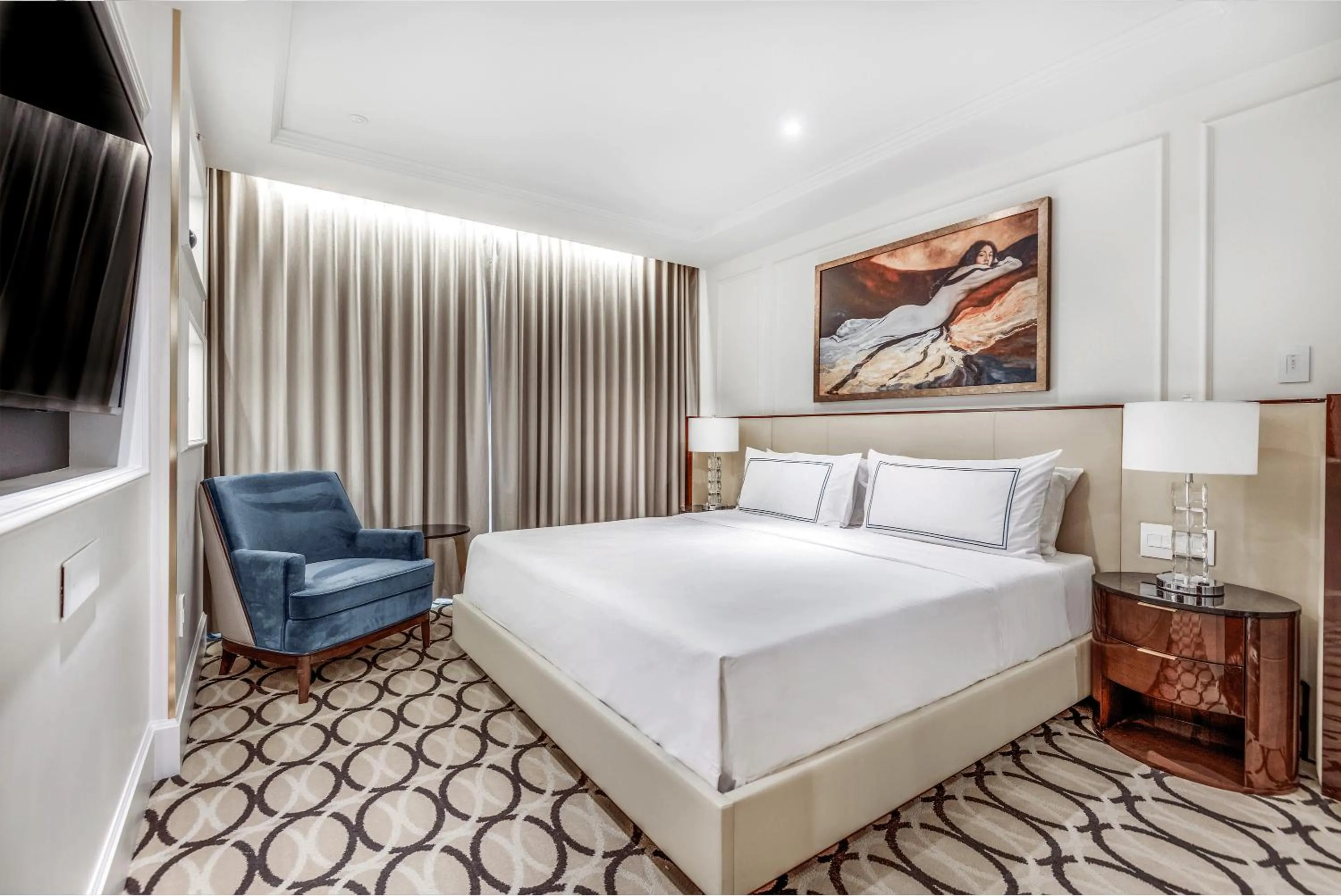 One-Bedroom Suite in AZUR Legacy Collection Hotel