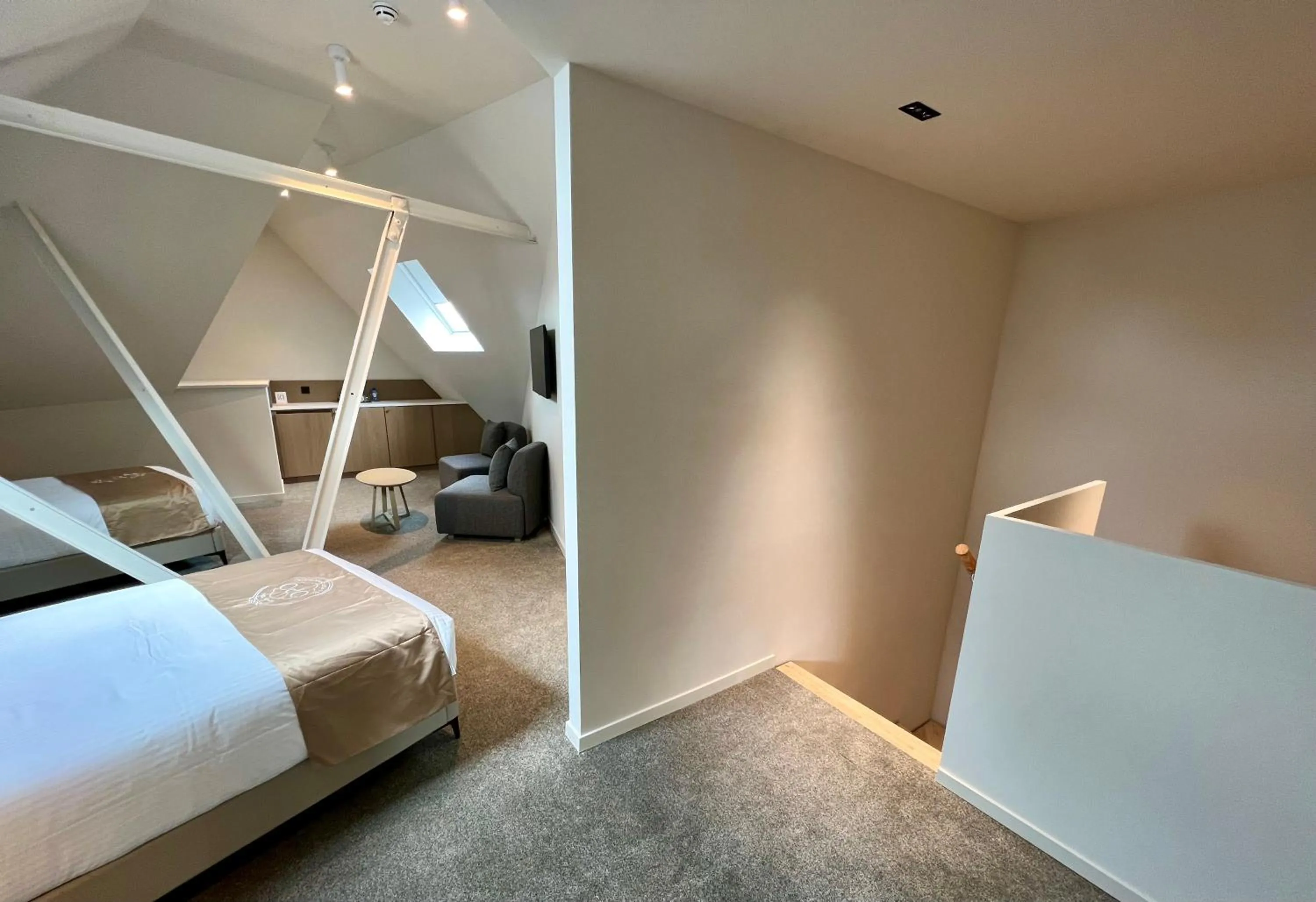 Standard Twin Room in OPO Hotel