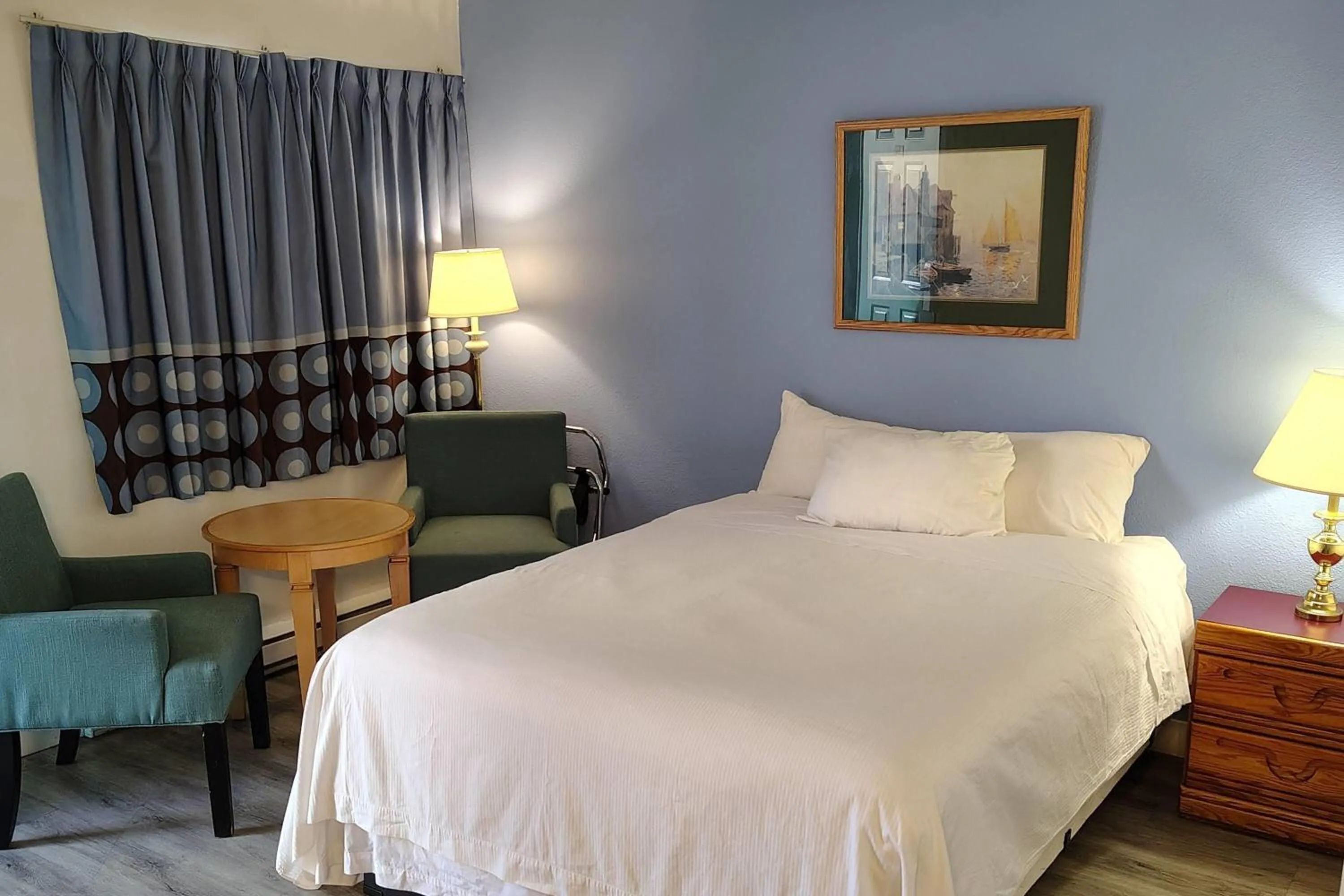 One-Bedroom Premium Queen Suite with Two Queen Beds - Non-Smoking in Super 8 by Wyndham Sicamous