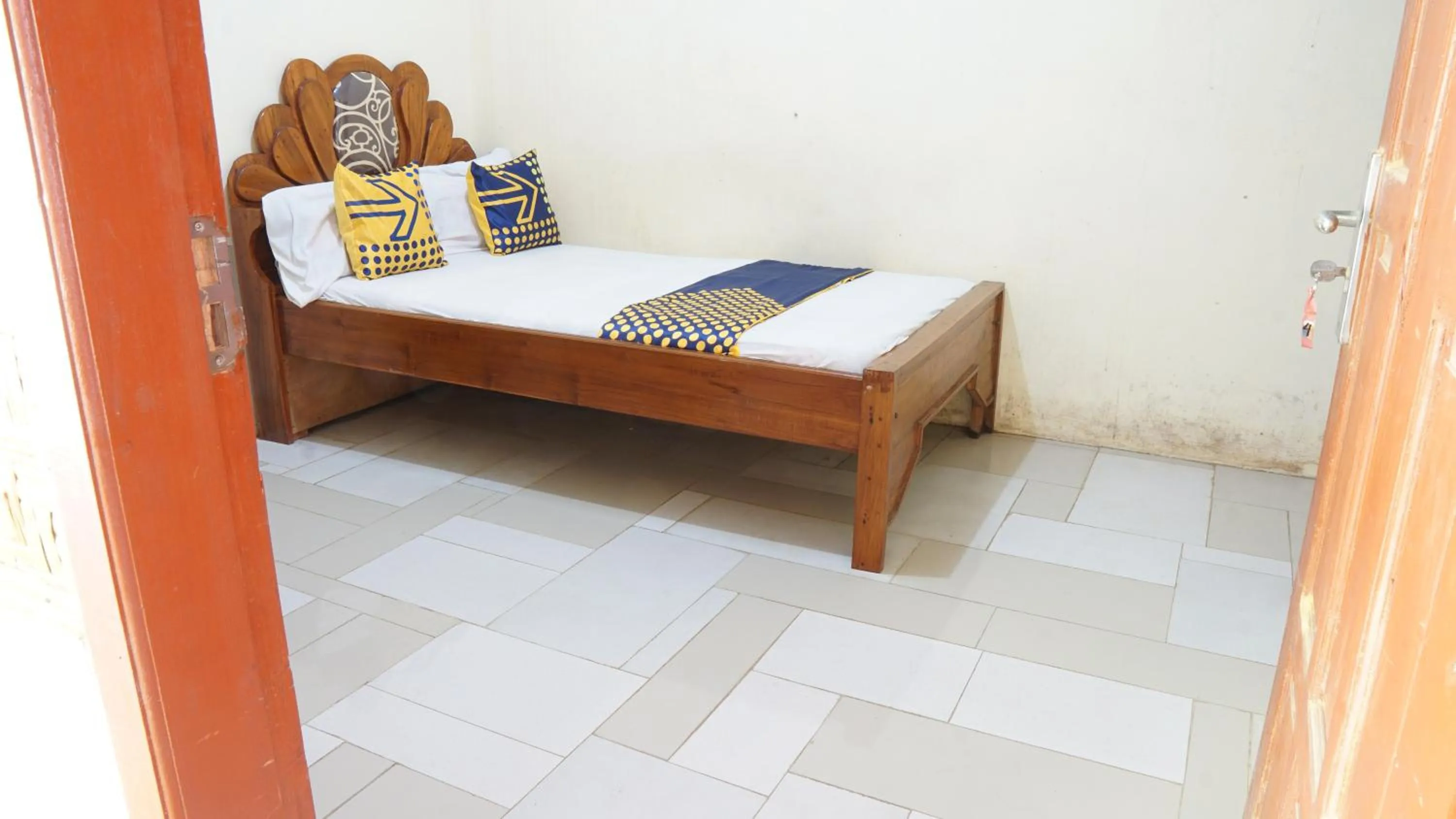 Budget Double Room in Hotel O Homestay Srikandi Pulau Merah BeachNearPantai Pancer