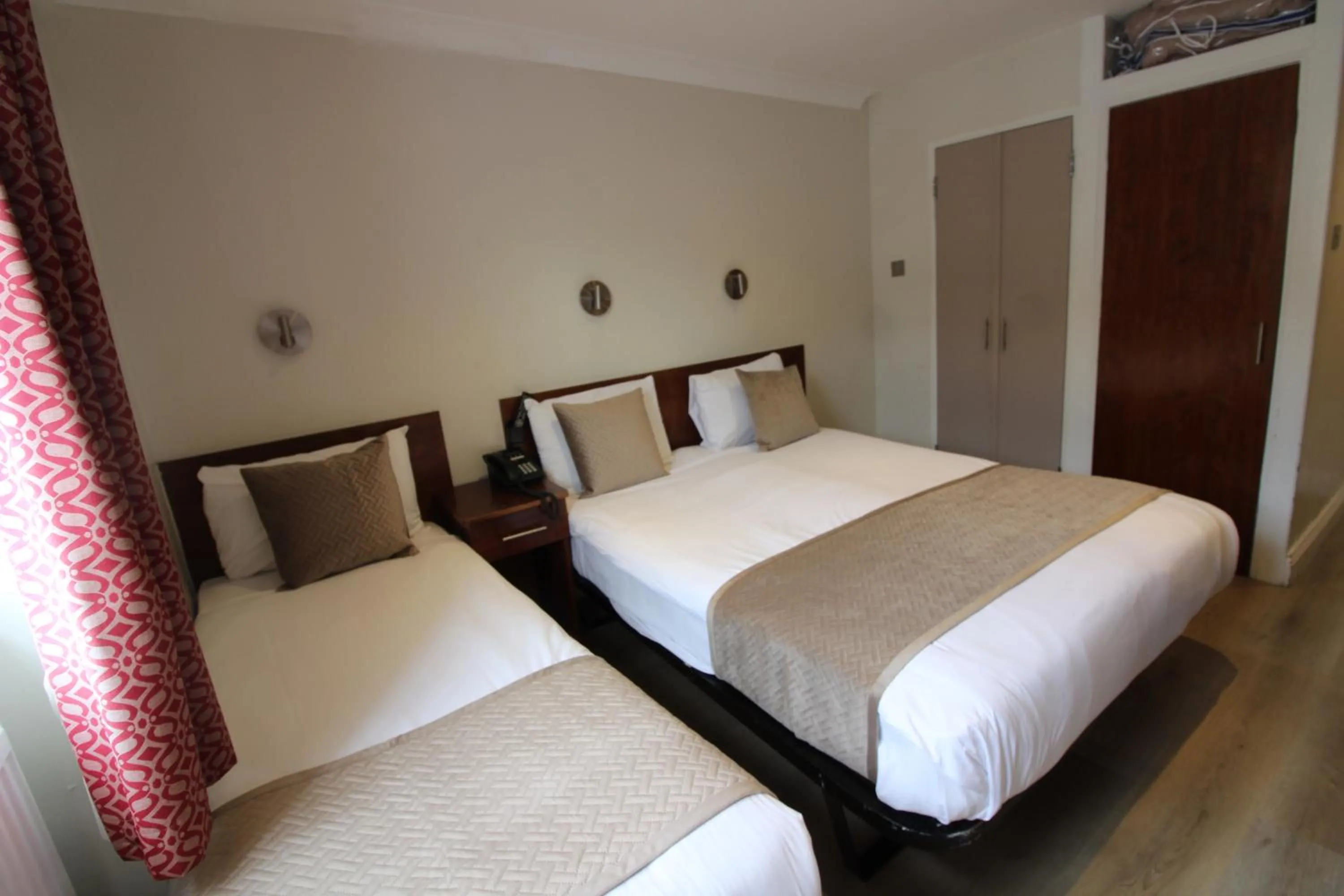 Triple Room in Wedgewood Hotel