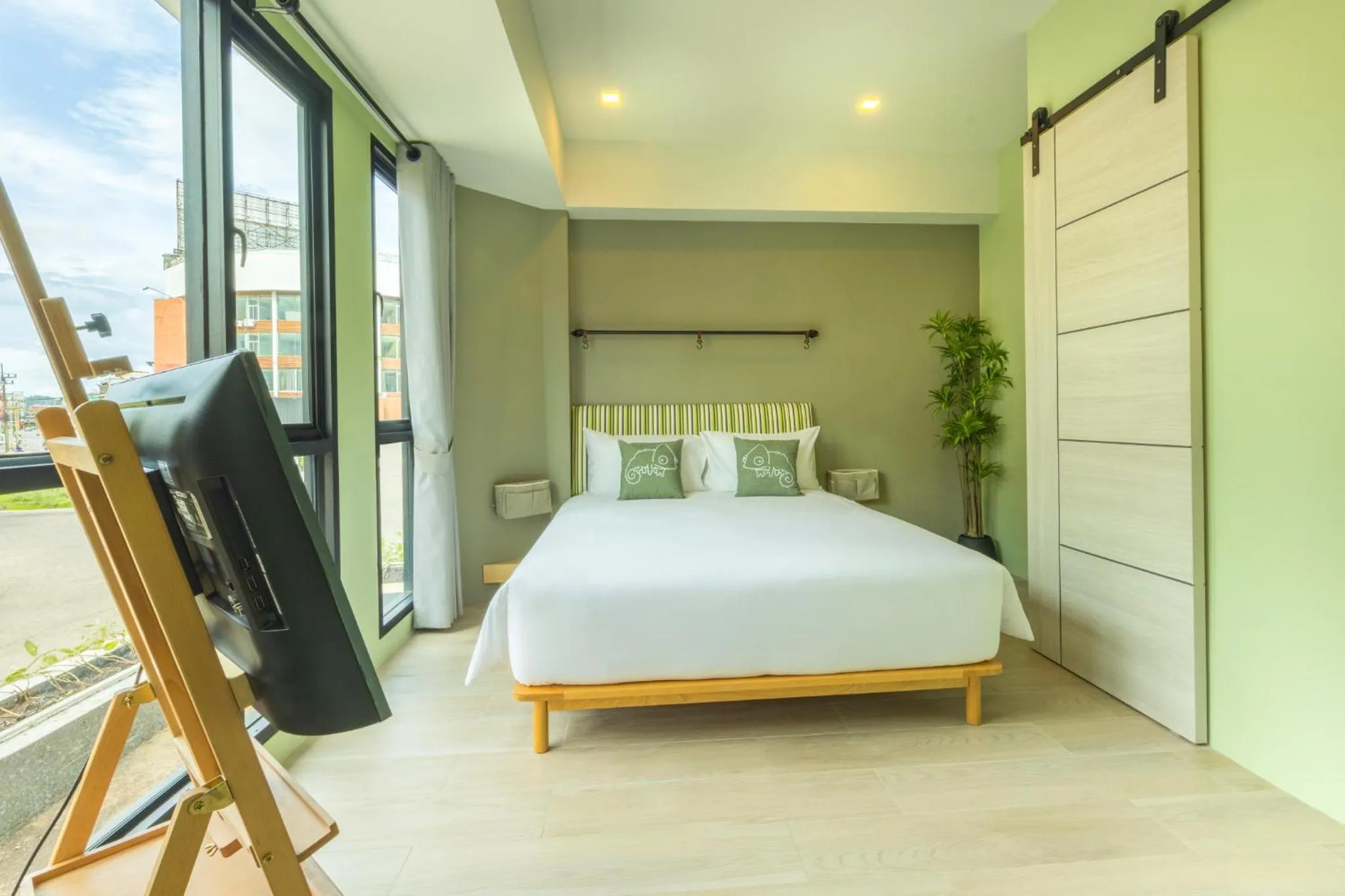 Superior Double Room in Chamemon Bed Phuket Town