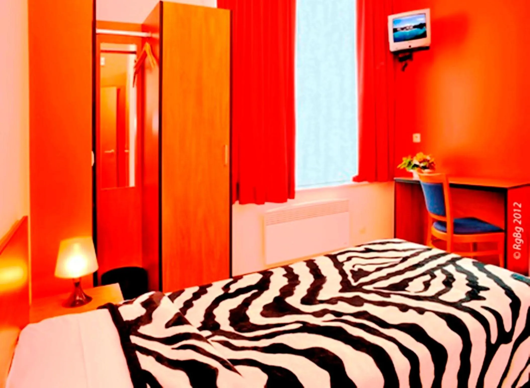 Single Room in Hotel The Moon