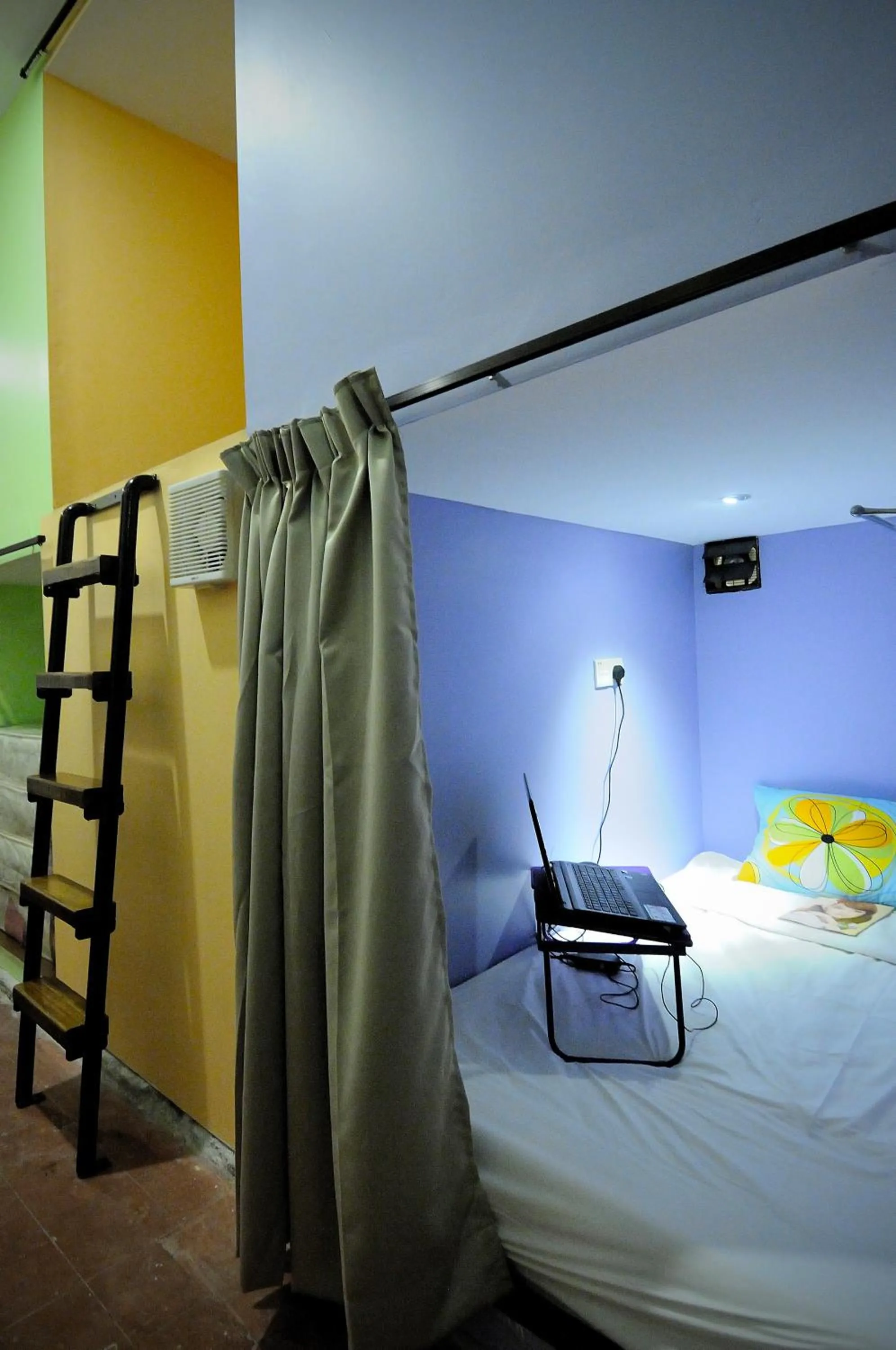 6 Single Bed in Dormitory Room in Thirty Three Stewart Houze