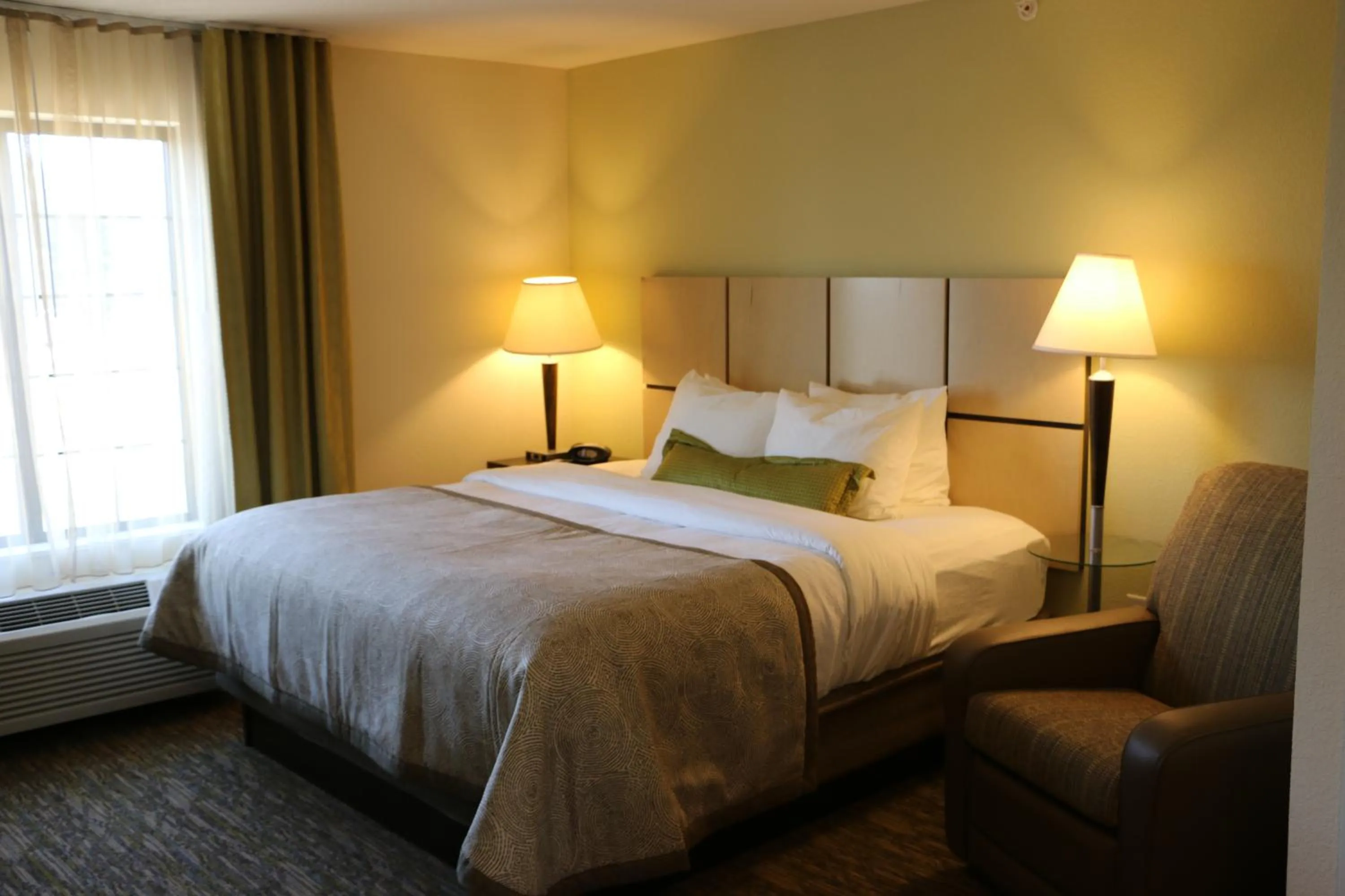 King Room - Disability Access Tub/Non-Smoking in Candlewood Suites Bloomington by IHG