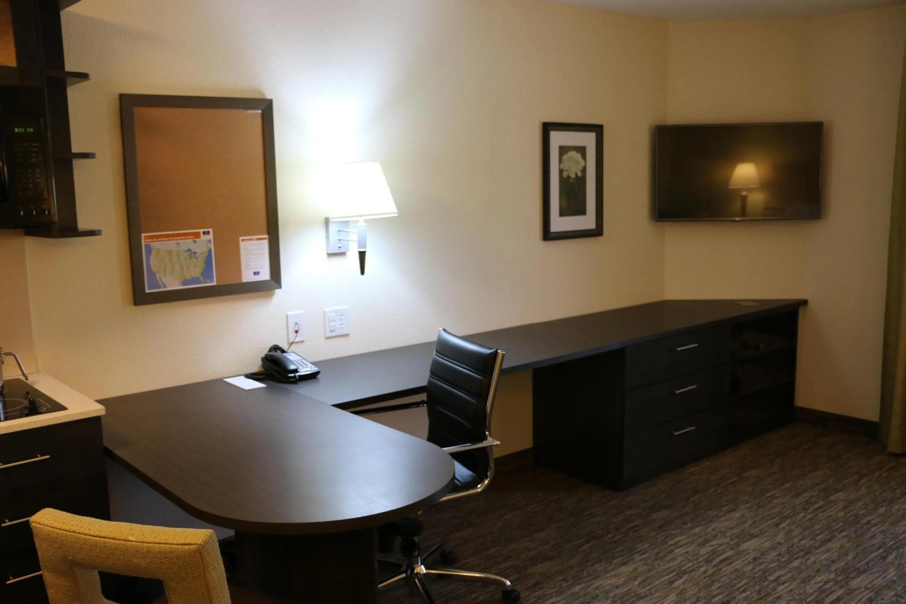 Queen Studio Suite in Candlewood Suites Bloomington by IHG