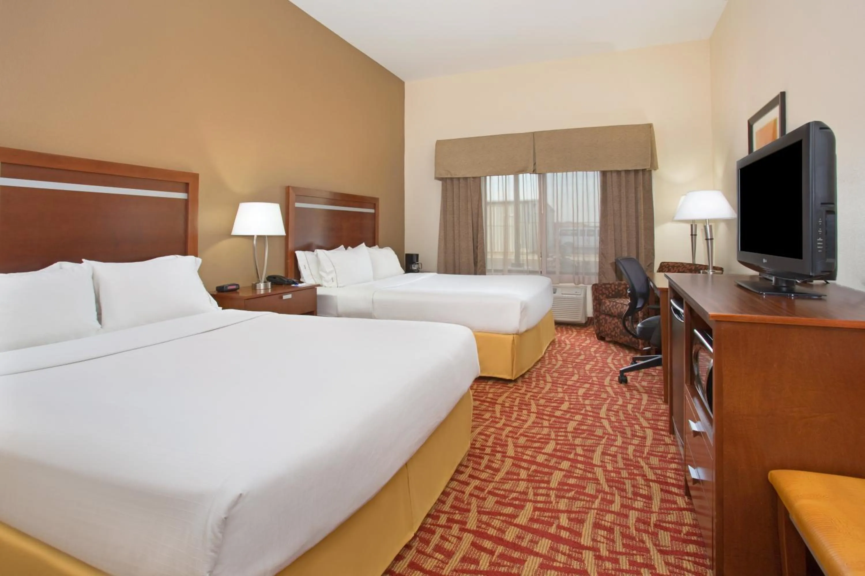 Queen Suite with Two Queen Beds in Holiday Inn Express & Suites Glendive by IHG