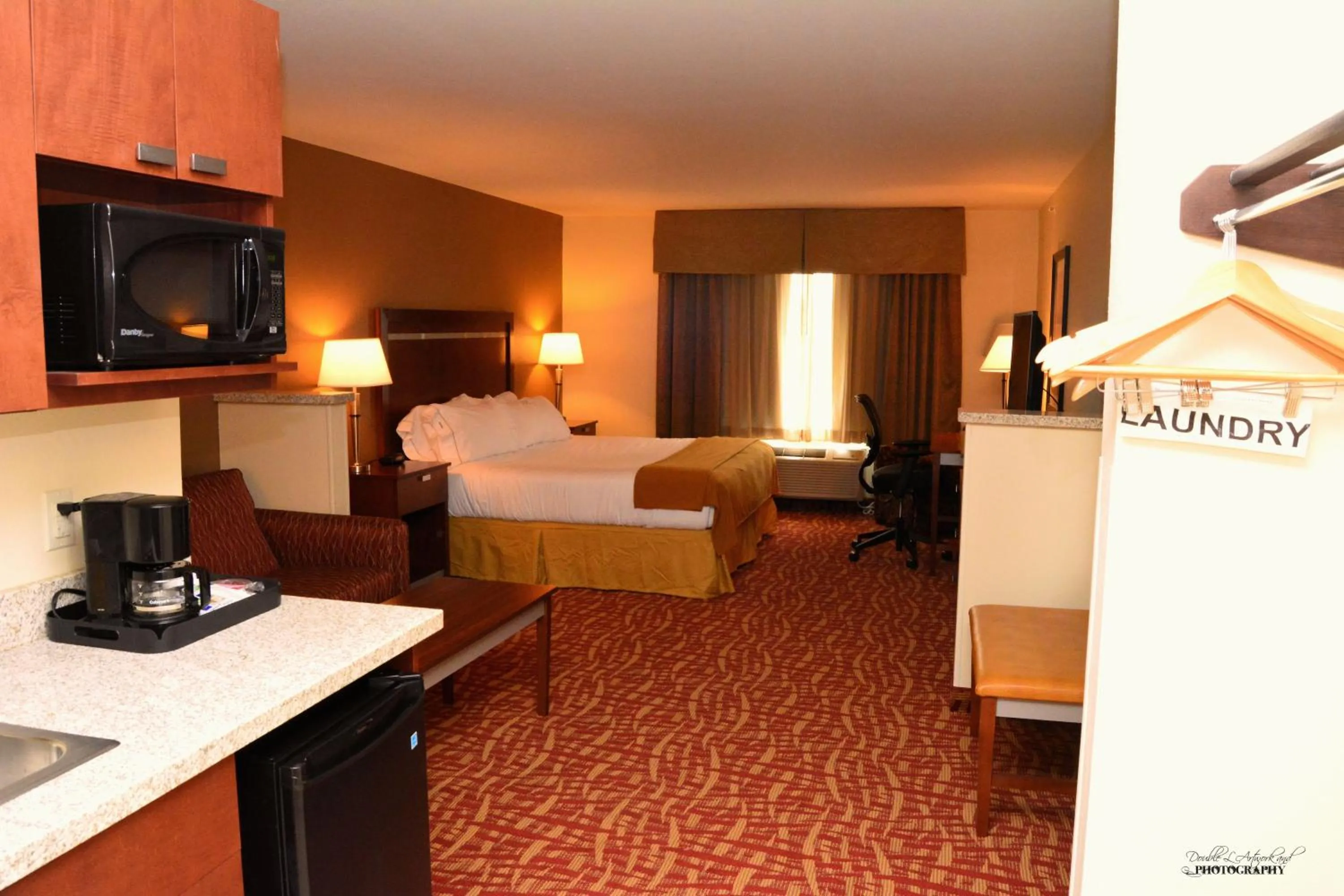 King Suite in Holiday Inn Express & Suites Glendive by IHG