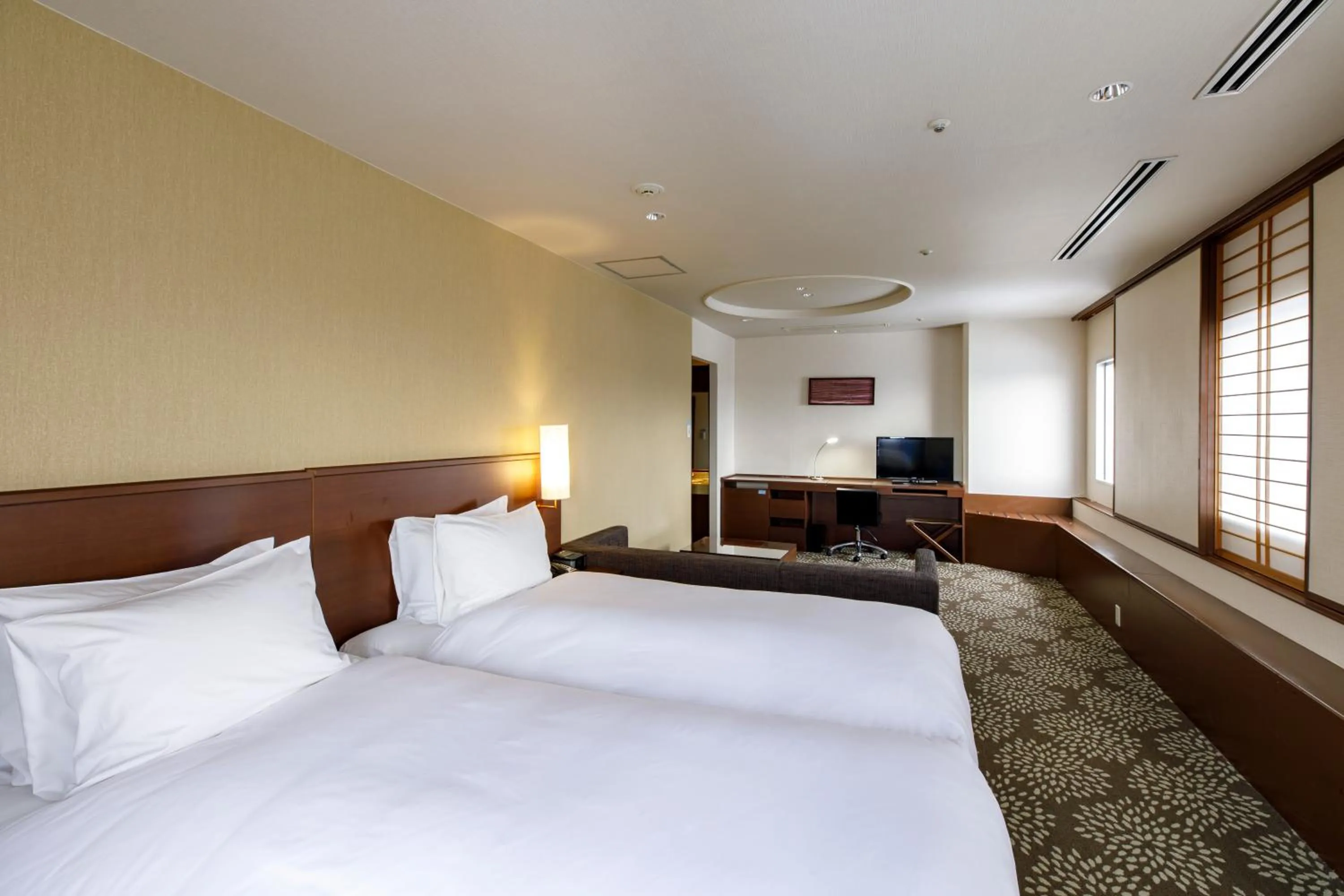 Two Single Beds Suite - single occupancy in ANA Holiday Inn Kanazawa Sky by IHG