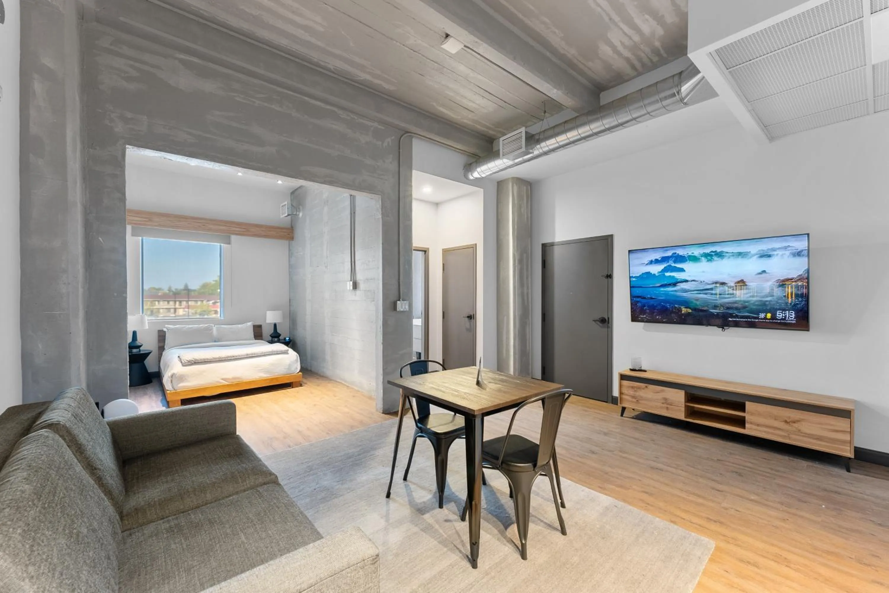 1 Queen Bed with Sofa Bed Studio in Cannery Lofts Niagara