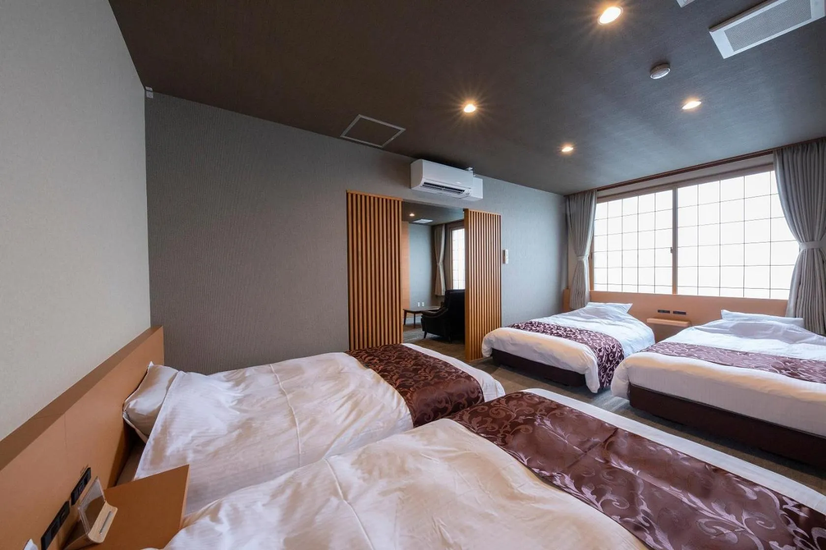 Deluxe Quadruple Room in Hotel Apple Land