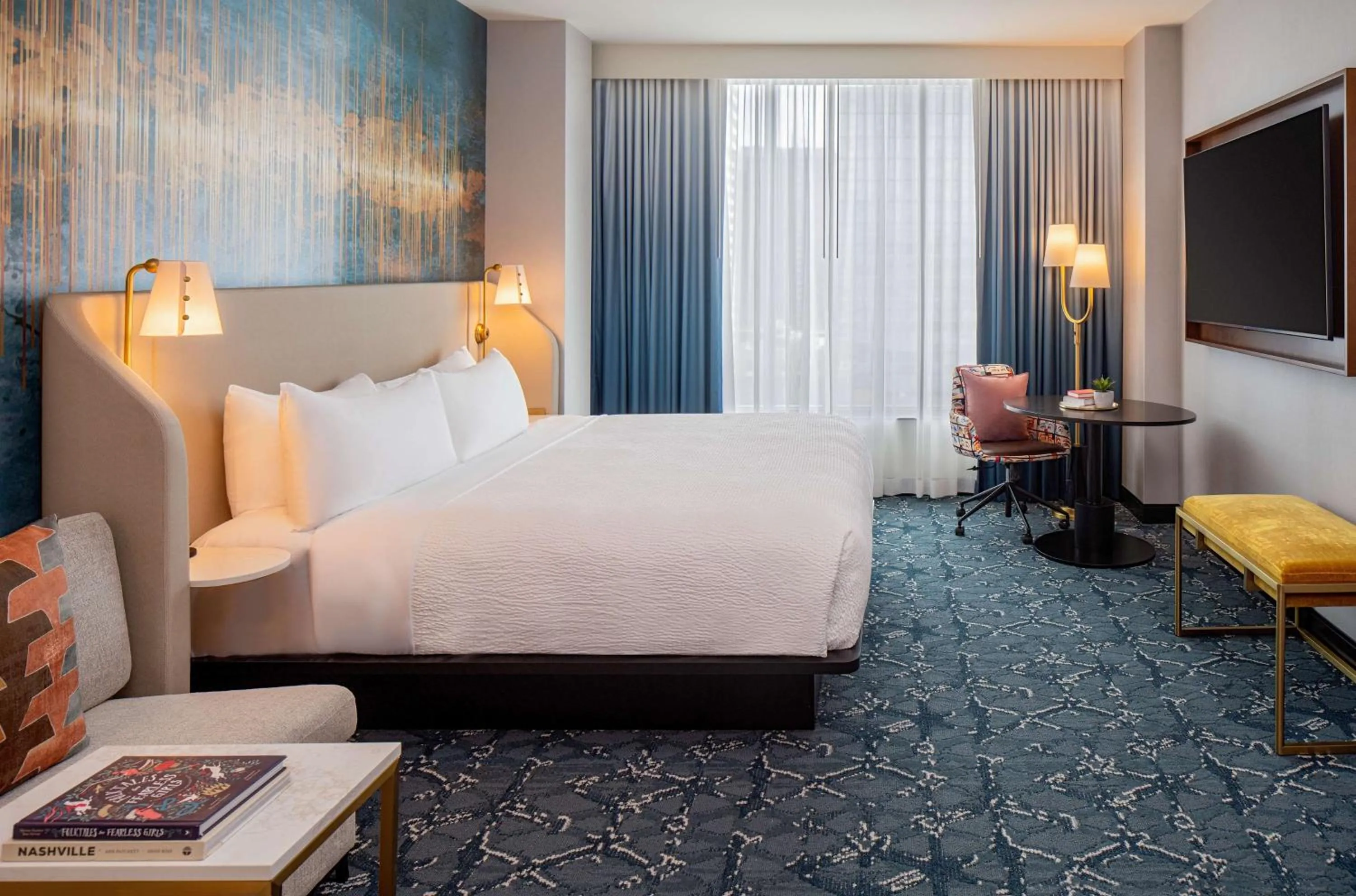 Deluxe King Room with Sofa Bed - Hearing Accessible in Tempo By Hilton Nashville Downtown
