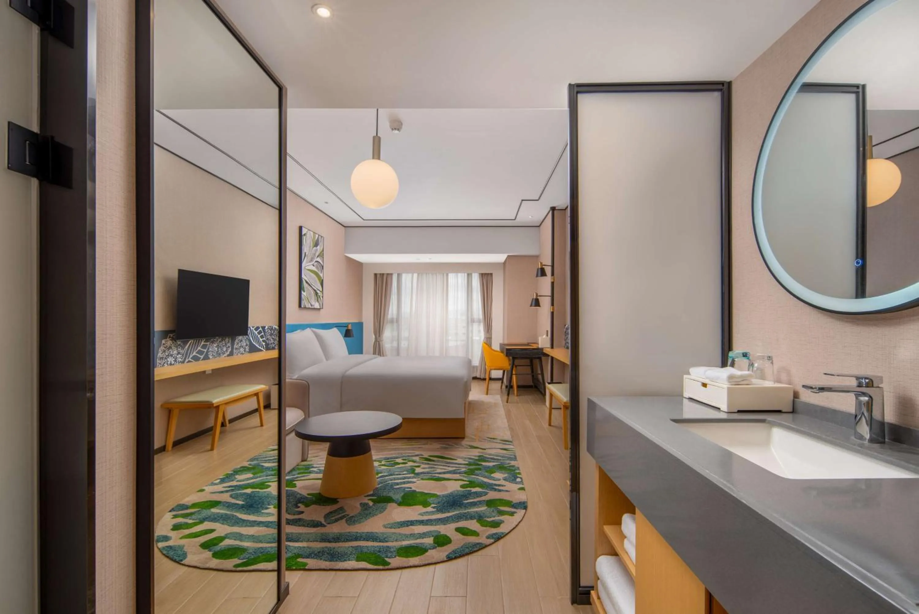 King Room - High Floor in Hilton Garden Inn Guangzhou Airport Aerotropolis - Free shuttle to Airport