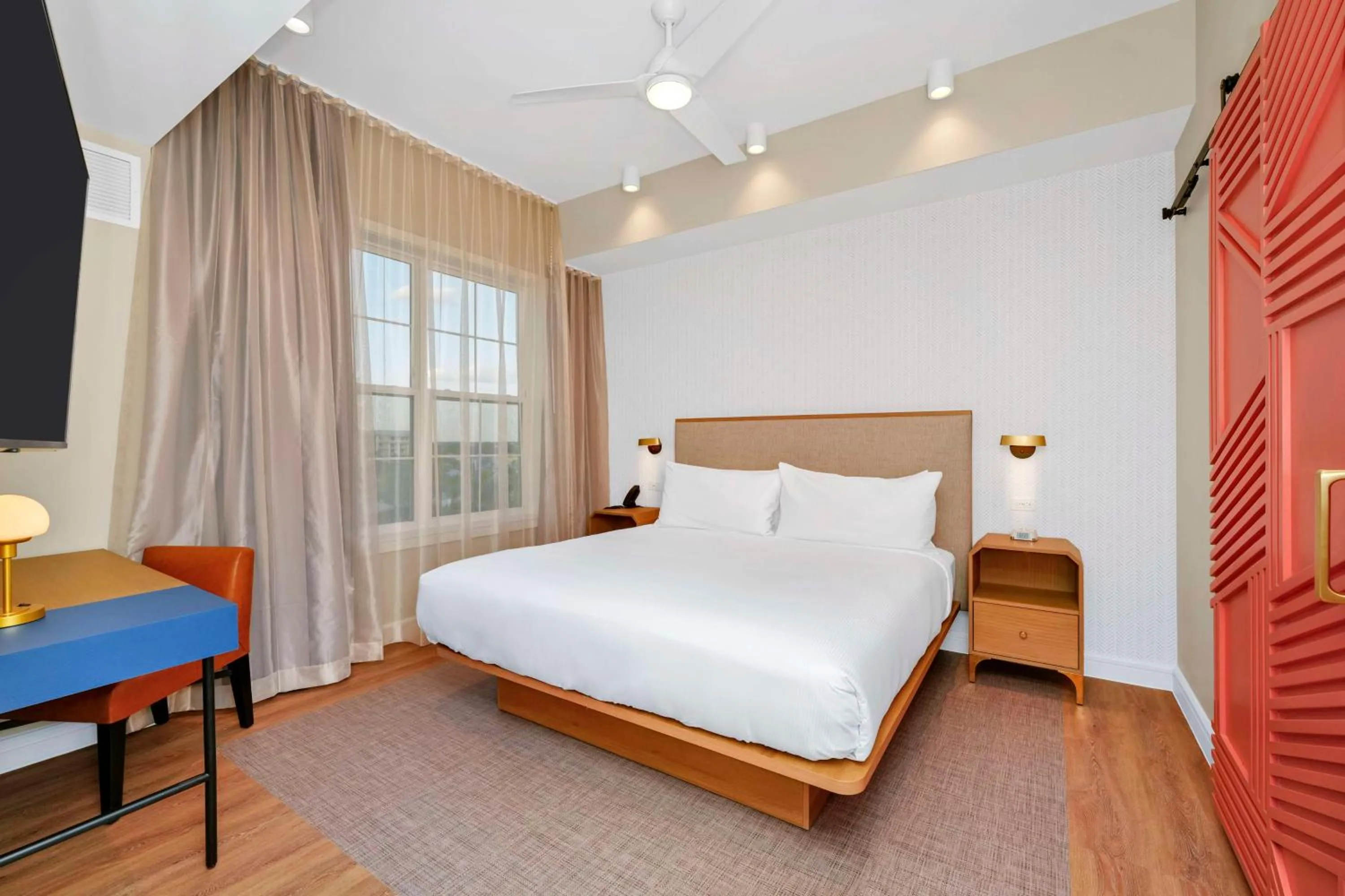 Corner Suite with King Bed, Sofa Bed, Kitchen and Balcony in Embassy Suites By Hilton Orlando Sunset Walk