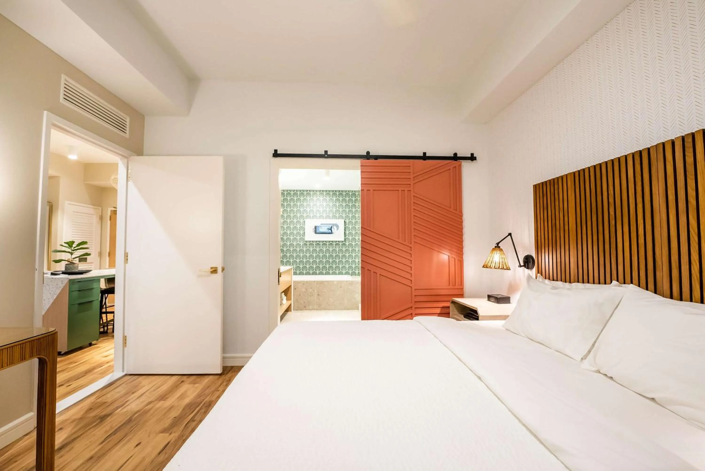 King Room with Roll-In Shower - Disability Access in Embassy Suites By Hilton Orlando Sunset Walk