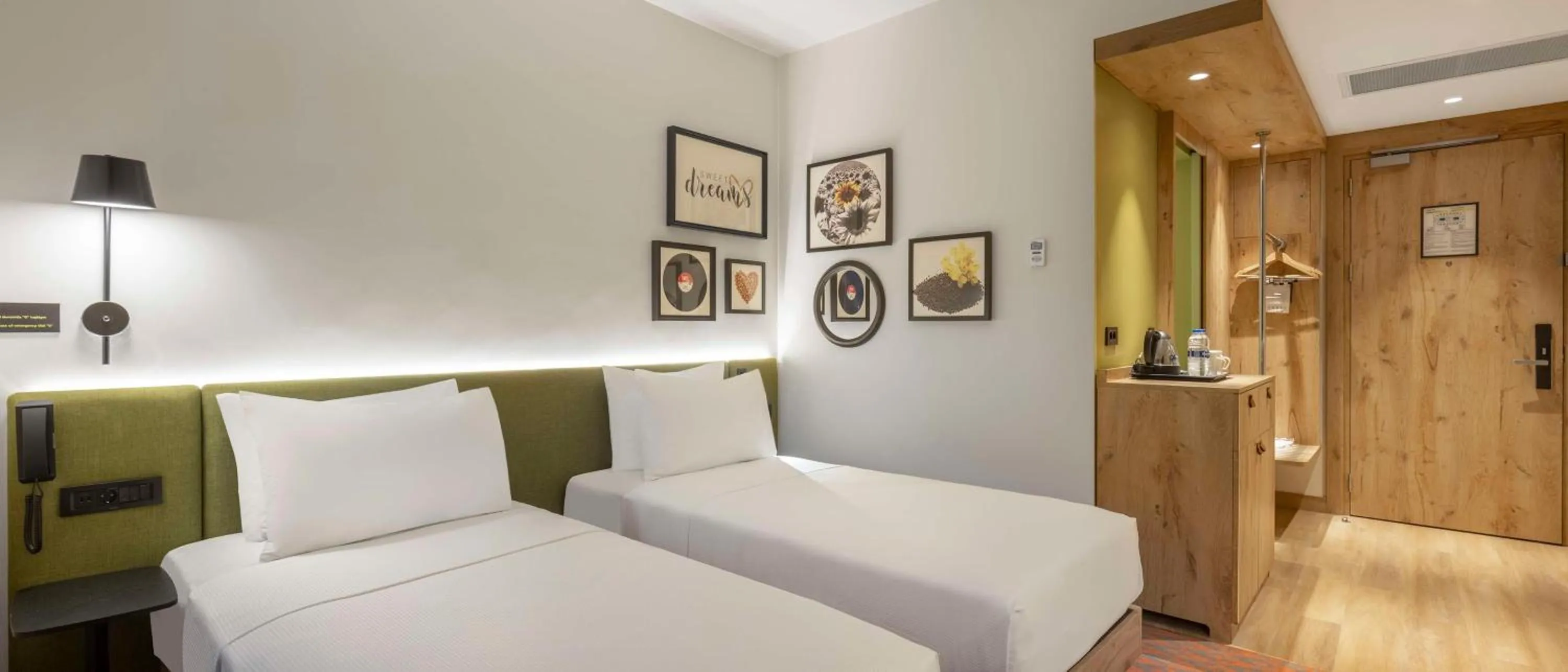 Superior King Room - Non-Smoking in Hampton By Hilton Cerkezkoy