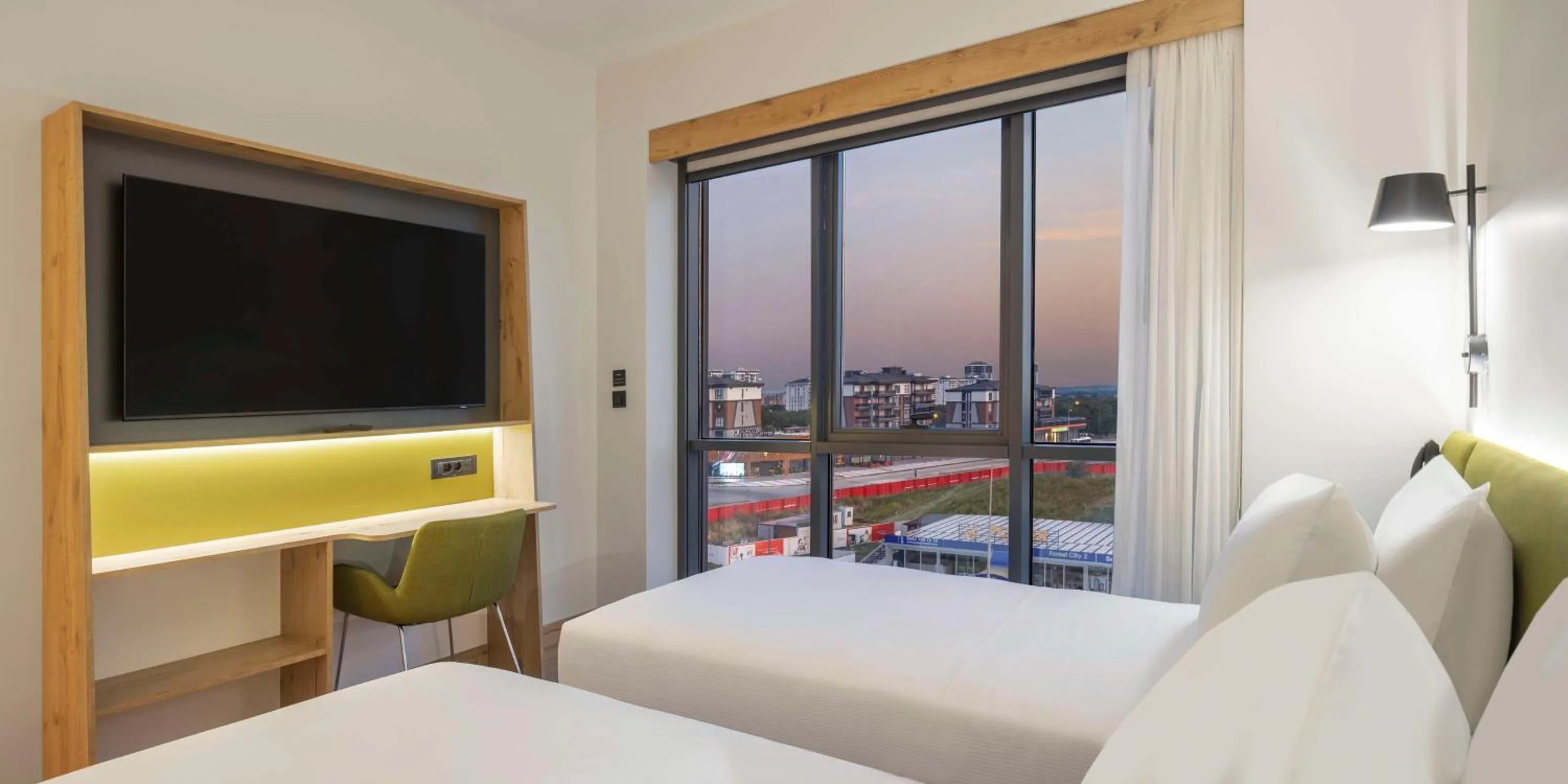 Superior King Room - Smoking in Hampton By Hilton Cerkezkoy