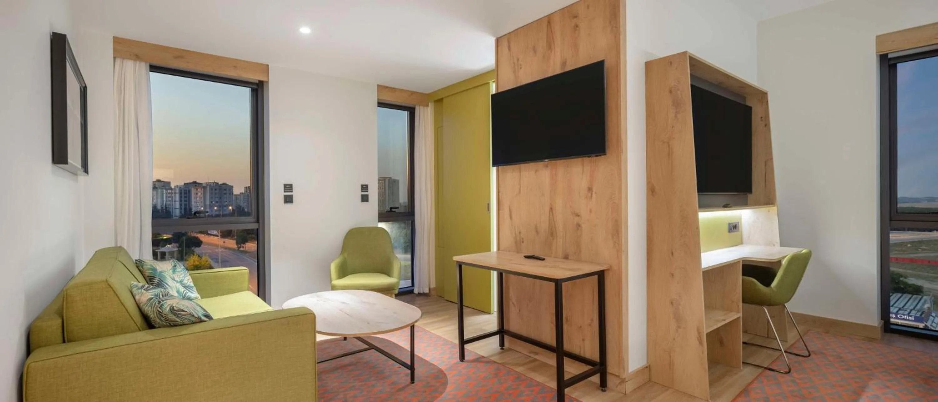 Corner King Room with Sofa Bed - Smoking in Hampton By Hilton Cerkezkoy