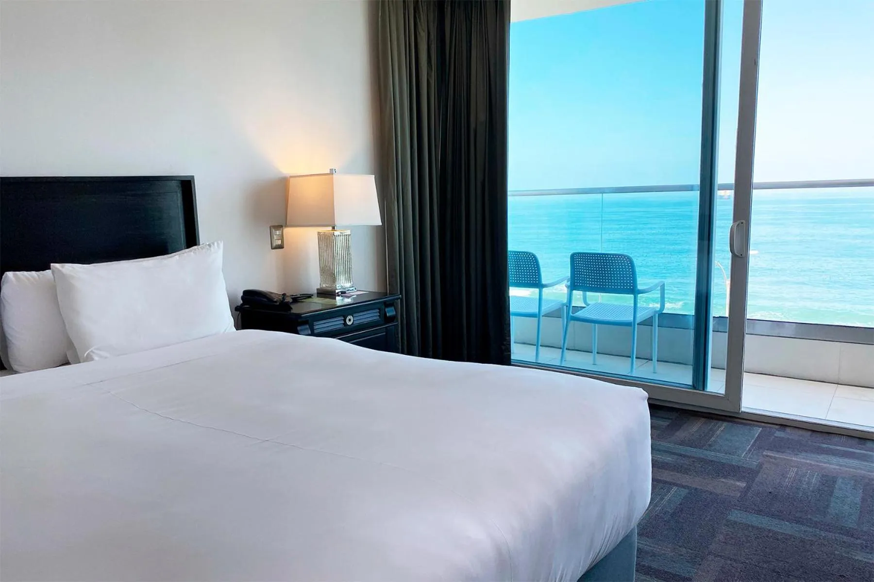 Junior Suite, 1 King Bed, Oceanfront View, Non-Smoking - single occupancy in Wyndham Garden Antofagasta Pettra