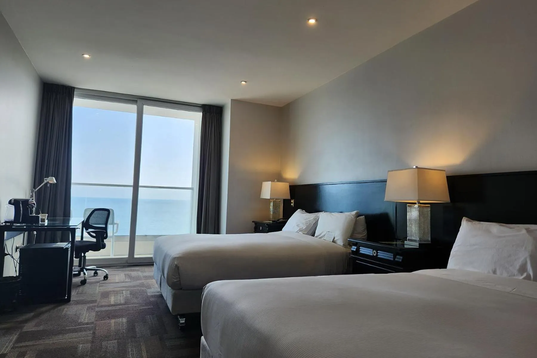 Deluxe Room, 2 Double Beds, Oceanfront View, Non-Smoking - single occupancy in Wyndham Garden Antofagasta Pettra