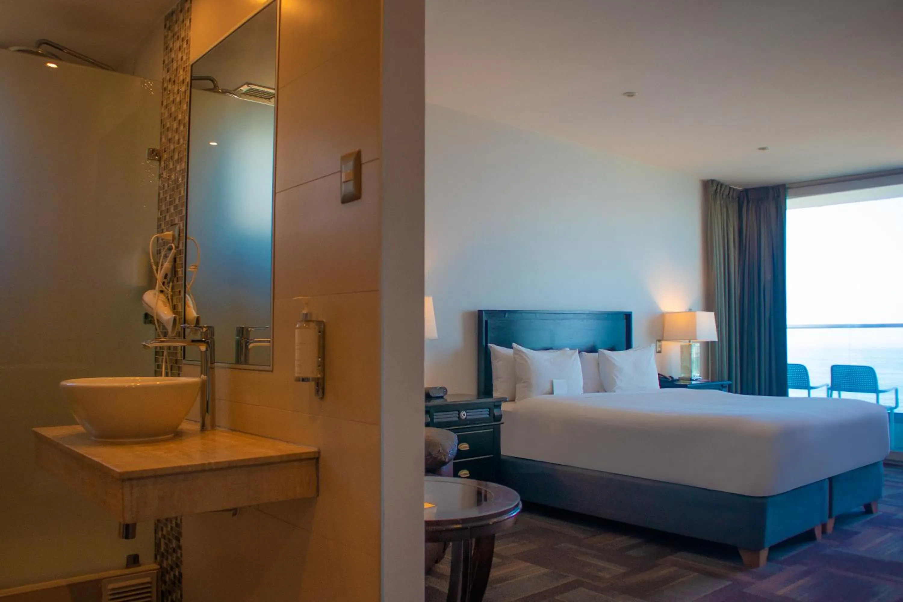 Deluxe Room, 1 Double Bed, Oceanfront View, Non-Smoking - single occupancy in Wyndham Garden Antofagasta Pettra