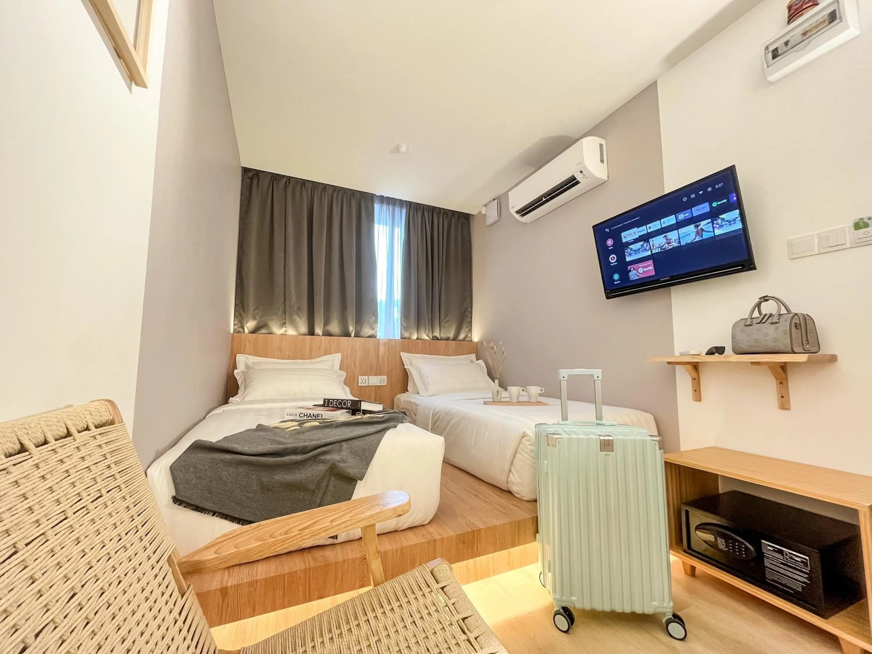 Deluxe Twin Room with Shared Bathroom in Sleep Box Penang