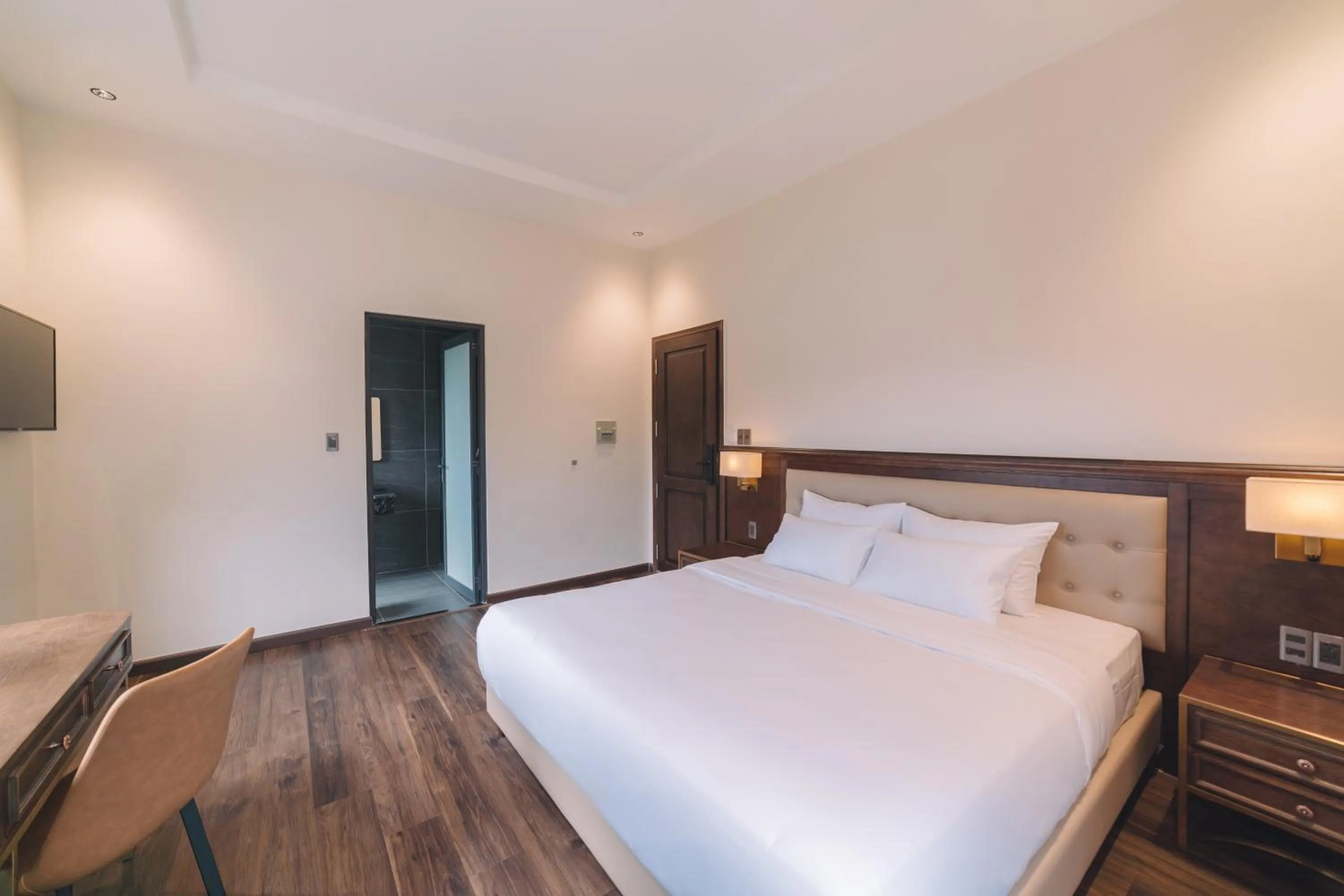 Standard King Room in Sunset Hill Dalat