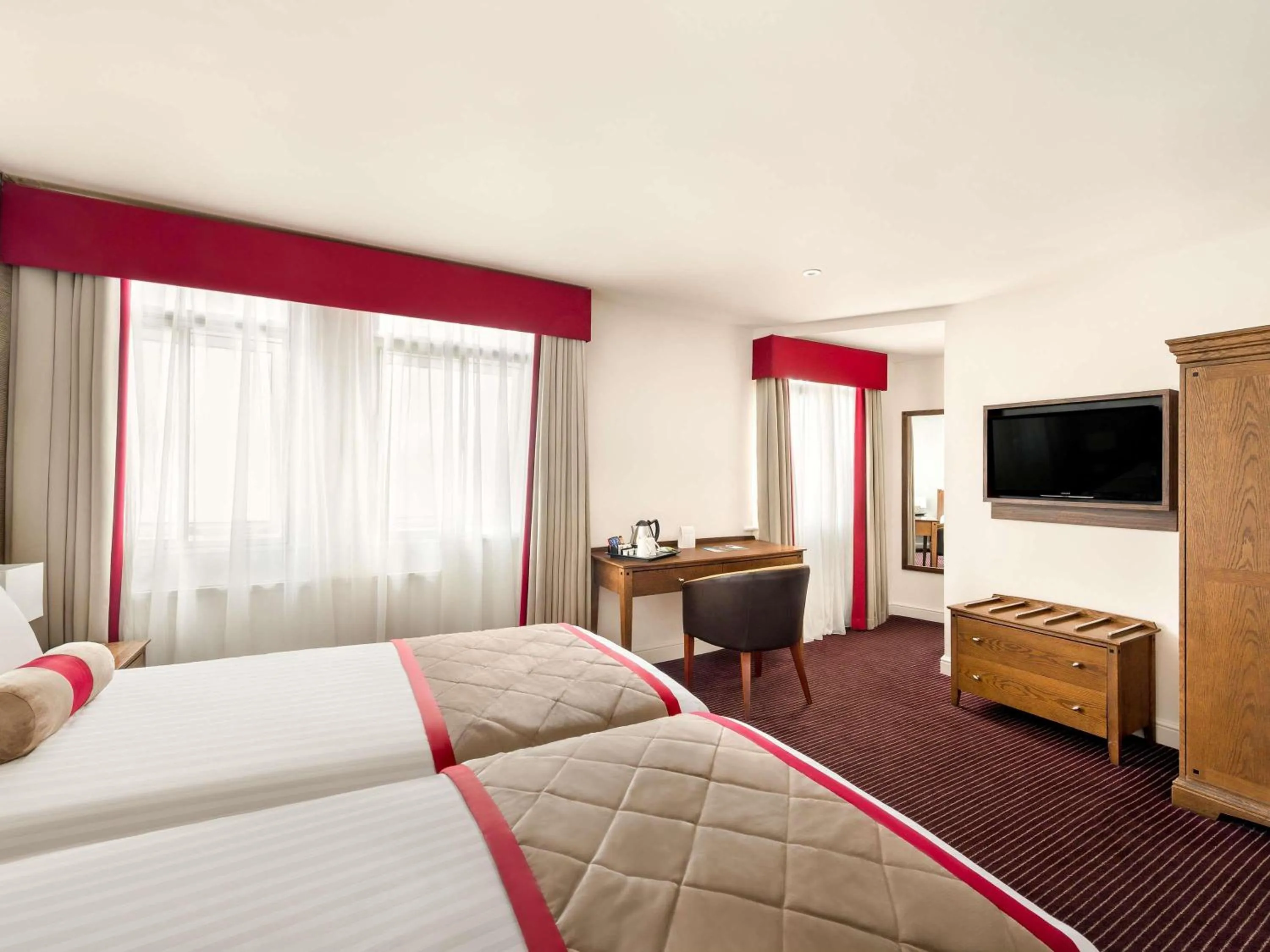 Standard Twin Room in Mercure Doncaster Centre Danum Hotel