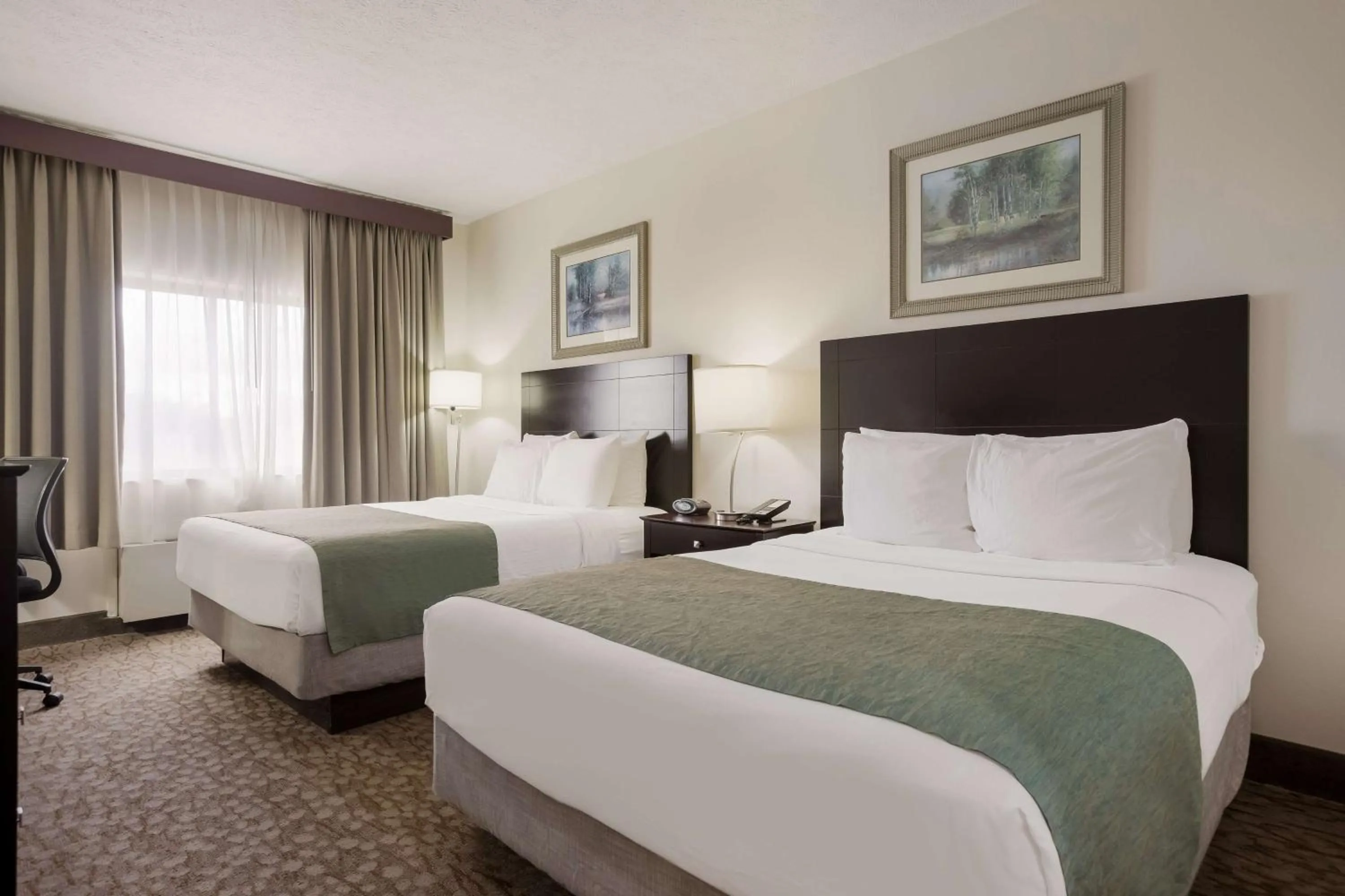 Queen Room with Two Queen Beds - Non-Smoking in Best Western Kendallville Inn