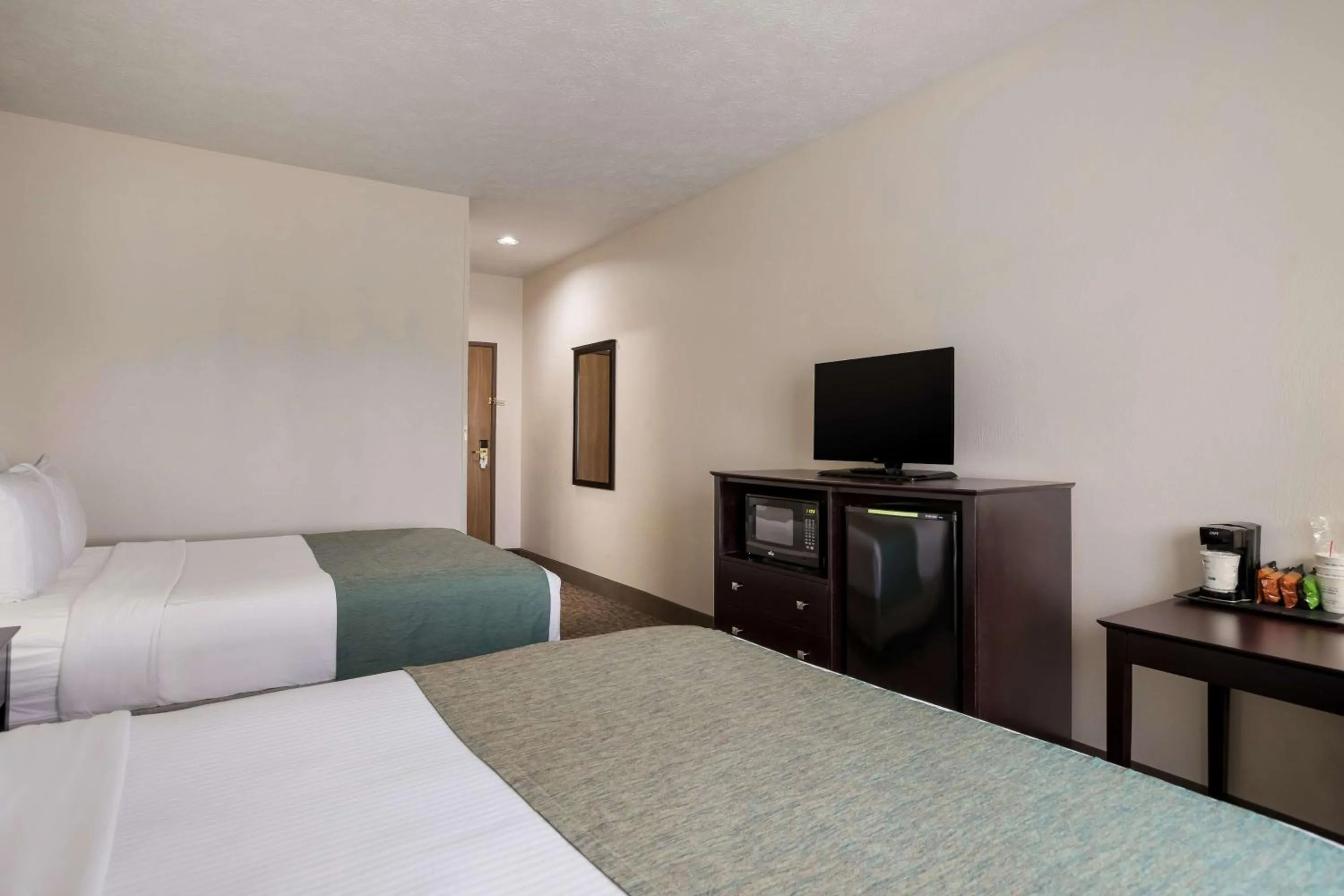 Queen Room with Two Queen Beds and Kitchen - Non-Smoking in Best Western Kendallville Inn