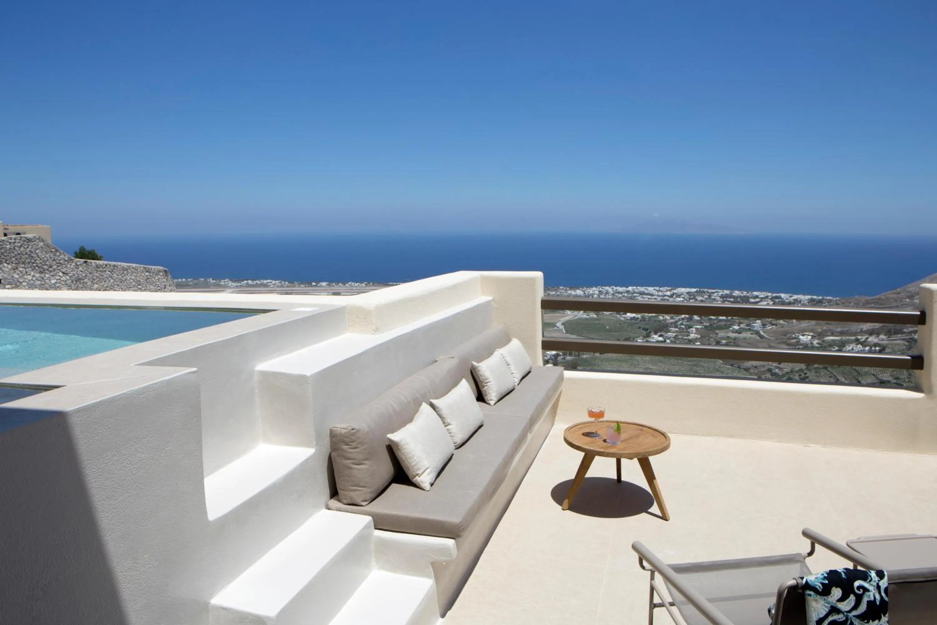 Junior Suite with Heated Plunge Pool and Sea View in Elessa Hotel