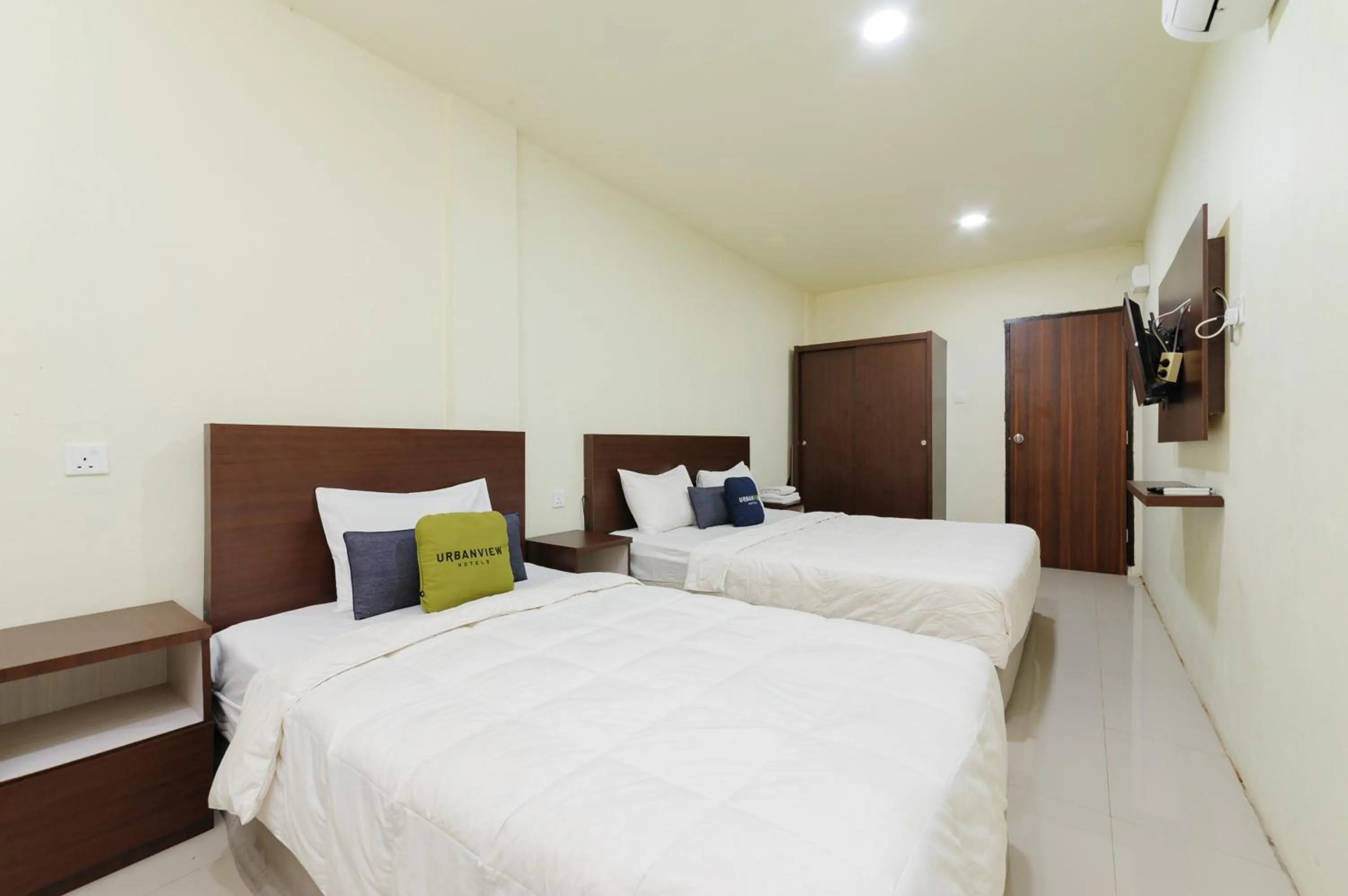 Family Room in Urbanview Hotel Kansa near Harbour Bay Batam by RedDoorz